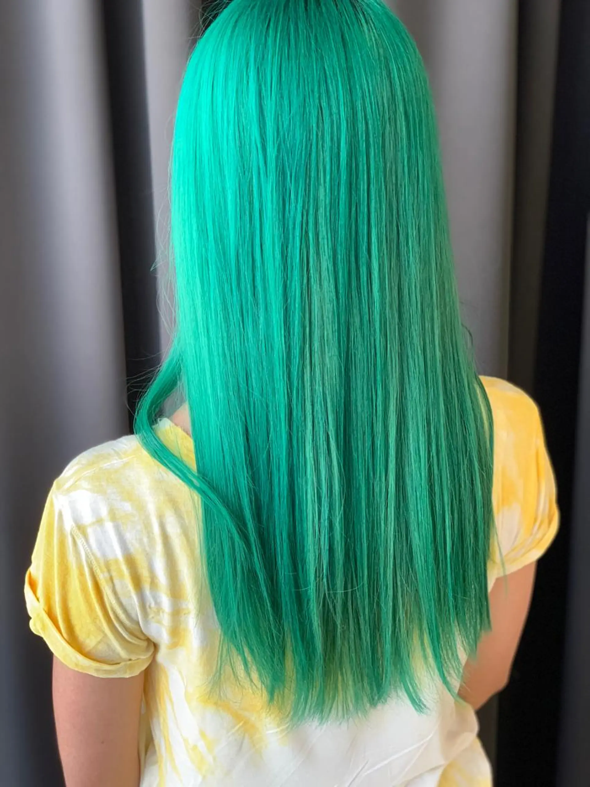 ロング カラー ブリーチ エメラルドグリーン ヘアカラー トリートメント LUXBE LUCE那覇イオン店所属・LUXBE LUCEのヘアスタイル