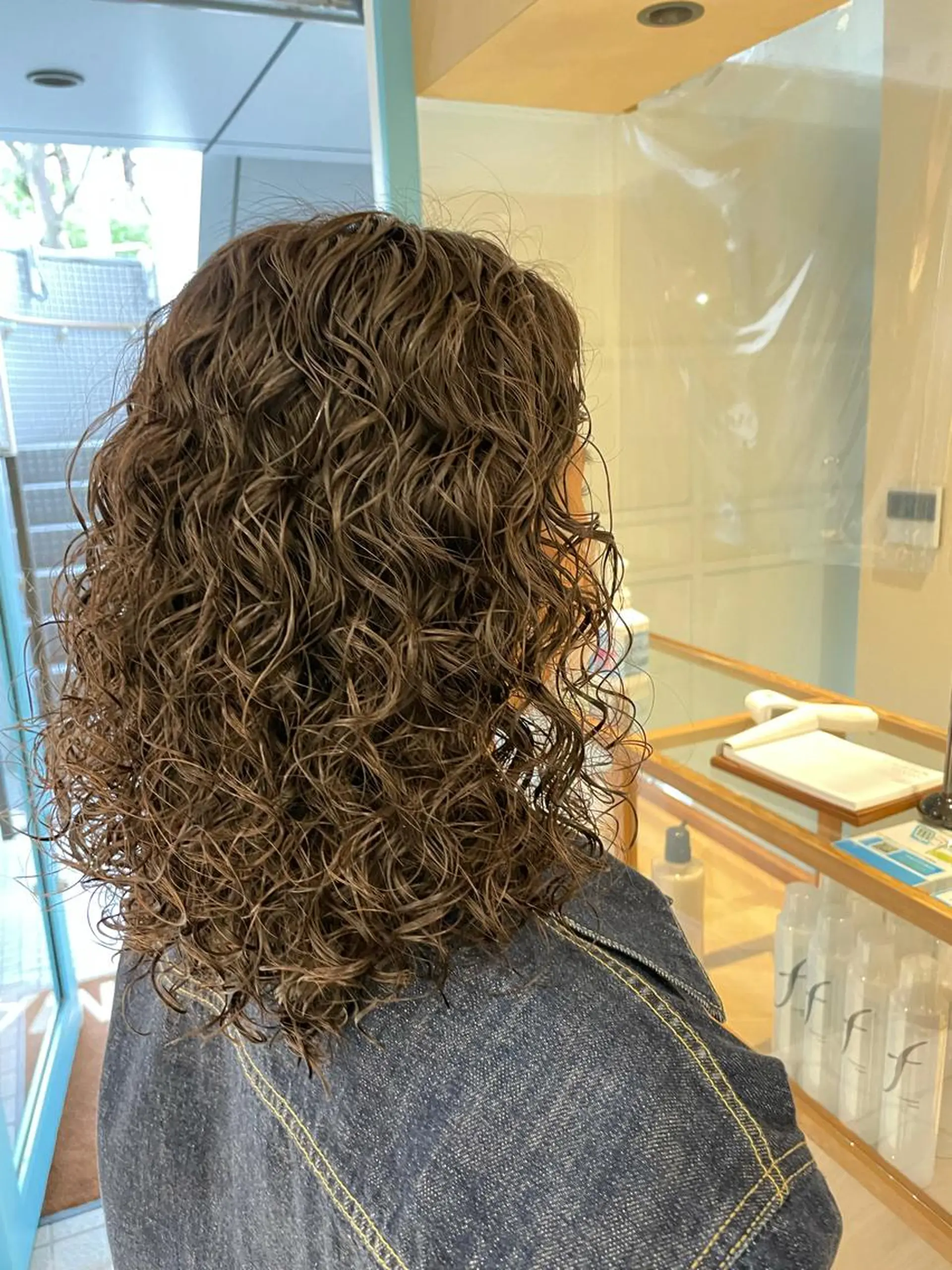 セミロング パーマ 大石 陽菜のヘアスタイル