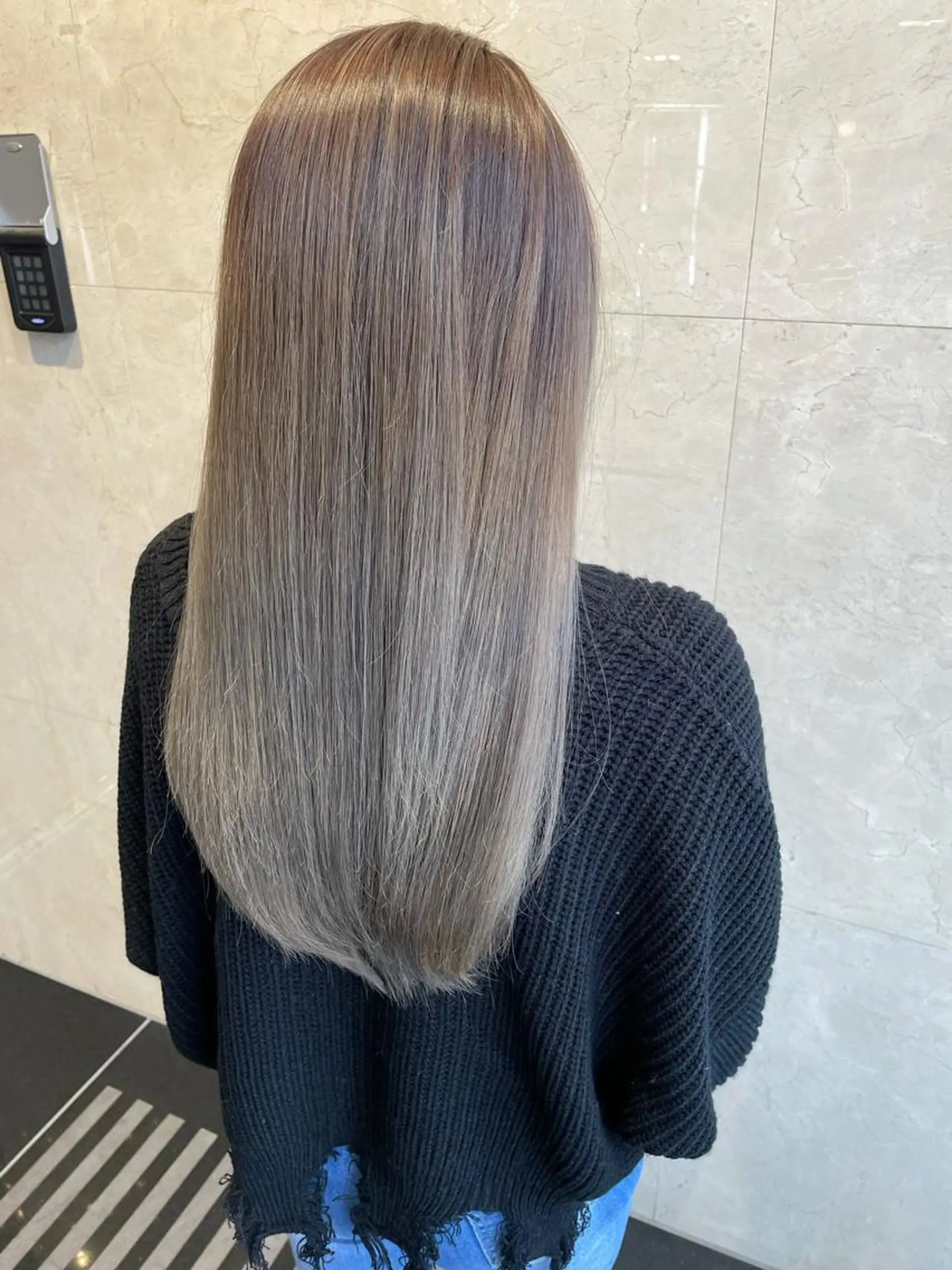 セミロング カラー グラデーションカラー ハイライトカラー ハイライト カット ヘアカラー パーマ 縮毛矯正 トリートメント ヘッドスパ 髪質改善美容室Lust所属・美容室Lust💚 嶋崎　鷹のヘアスタイル