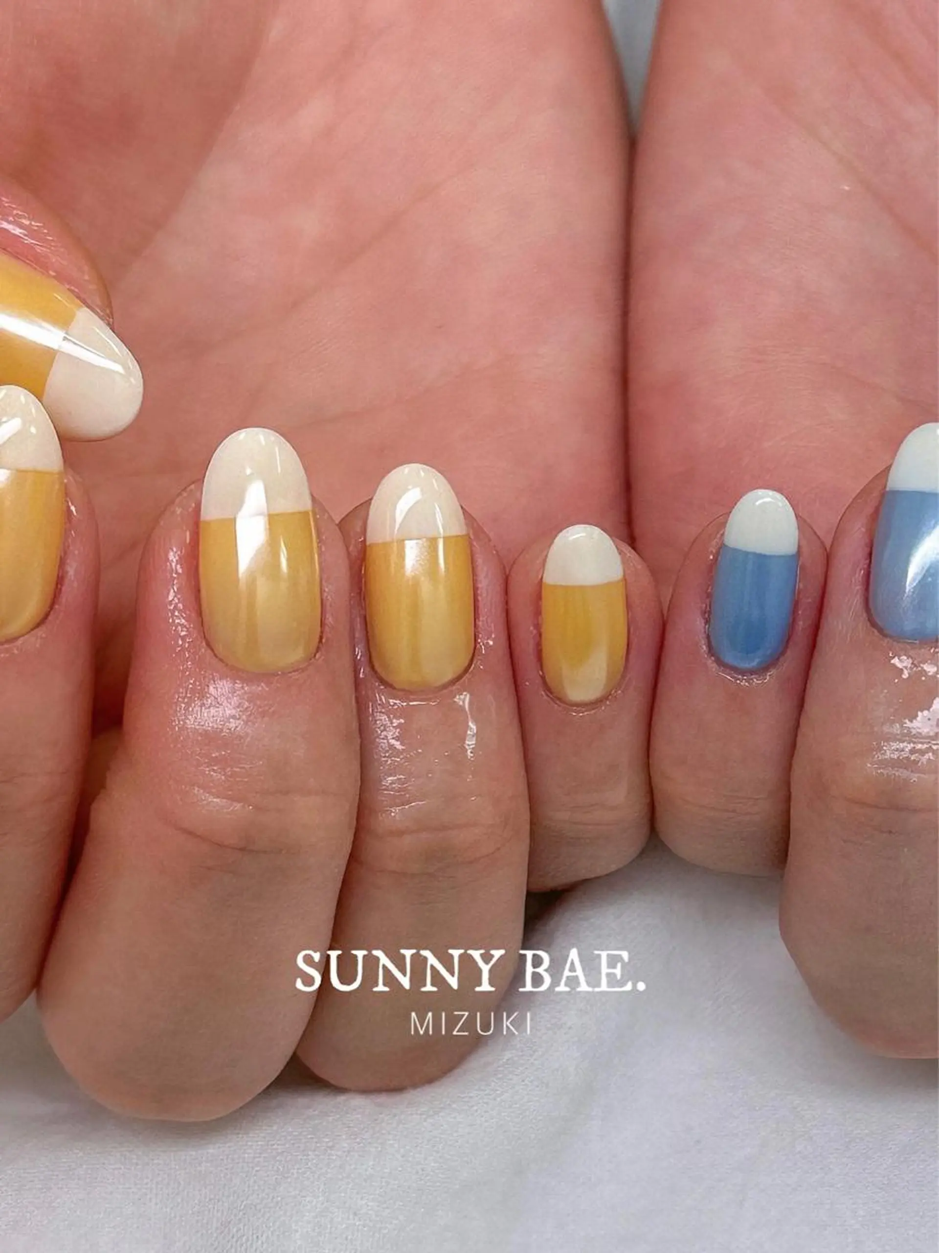 ネイル フレンチネイル 水色 パステルネイル 春ネイル 黄色 ハンドネイル SUNNY BAE. 🌼MIZUKIのネイルデザイン