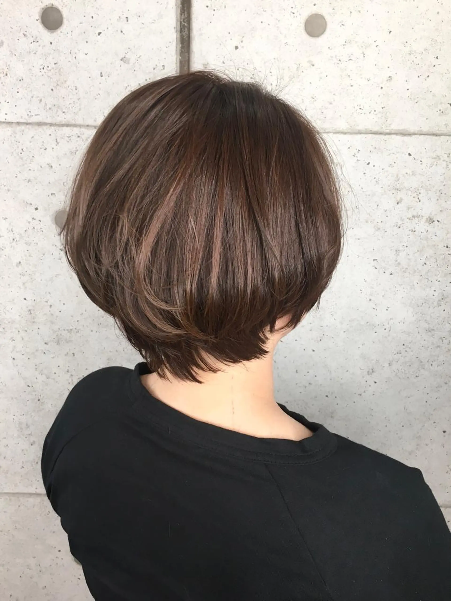 ショート 足立 磨咲のヘアスタイル