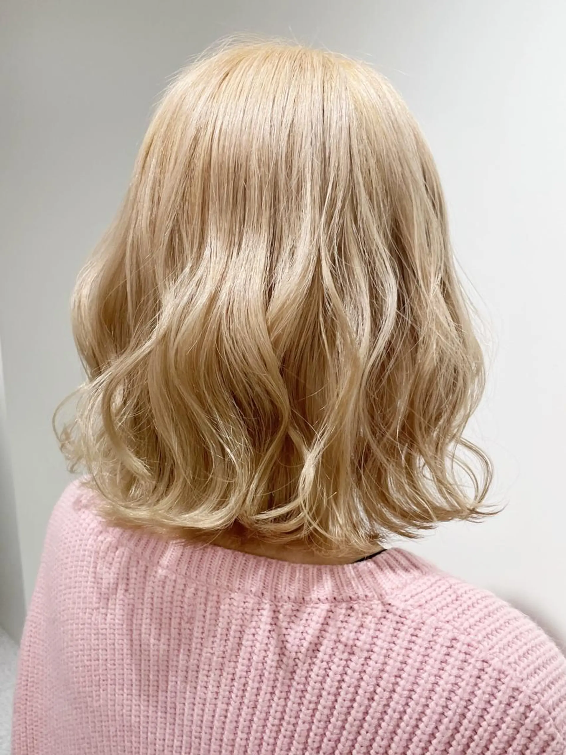 セミロング GO TODAY SHARE SALON 原宿本店所属・ブリーチ/ハイトーン 艶カラー/ユリナのヘアスタイル