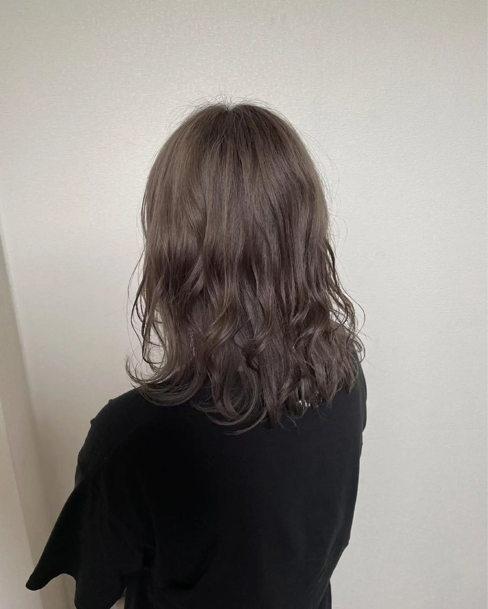 ミディアム カラー グレージュ 似合わせカット ヘアカラー 土居 正季のヘアスタイル