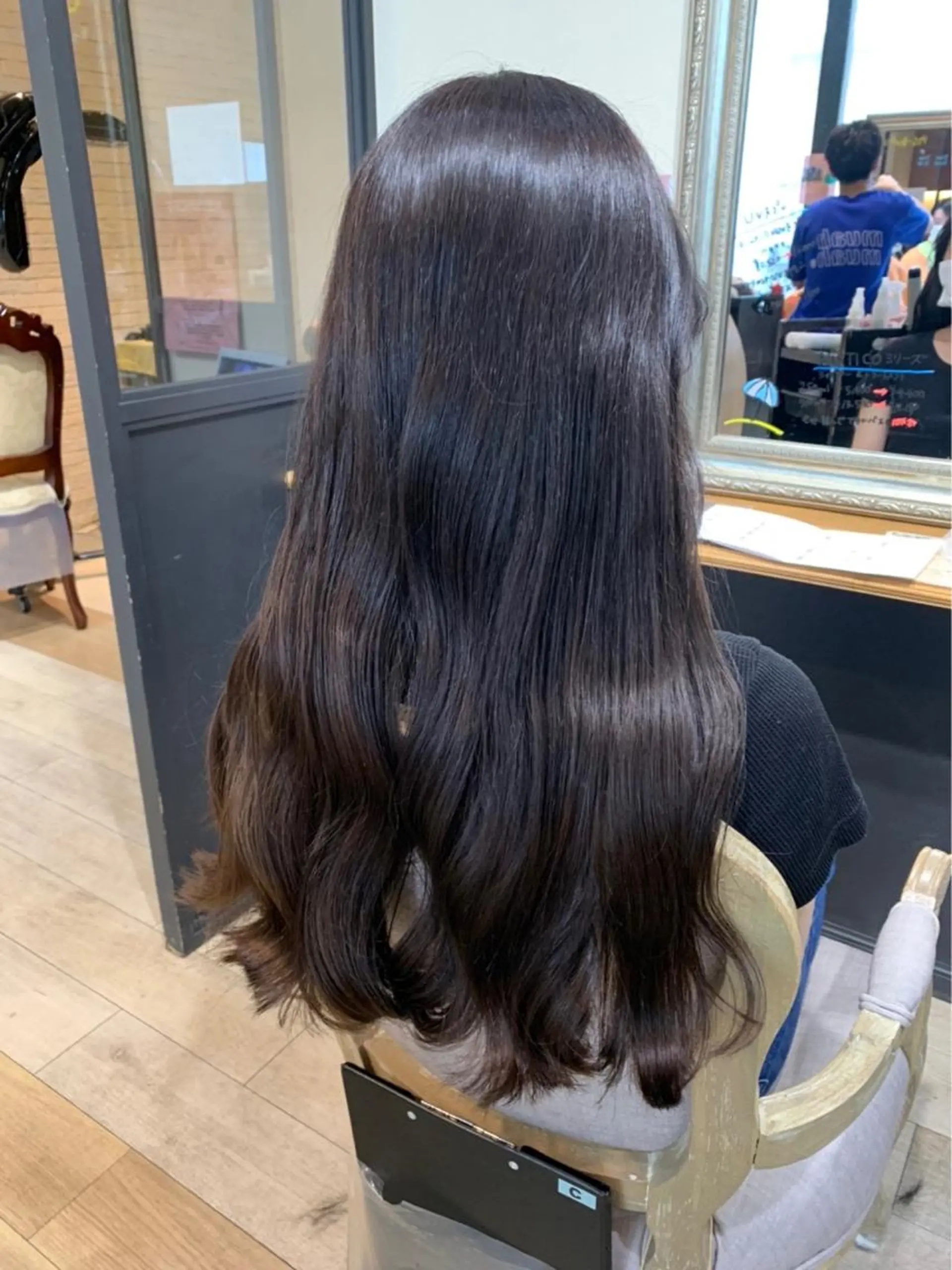 カラー KOKORO 中村 朱里のヘアスタイル