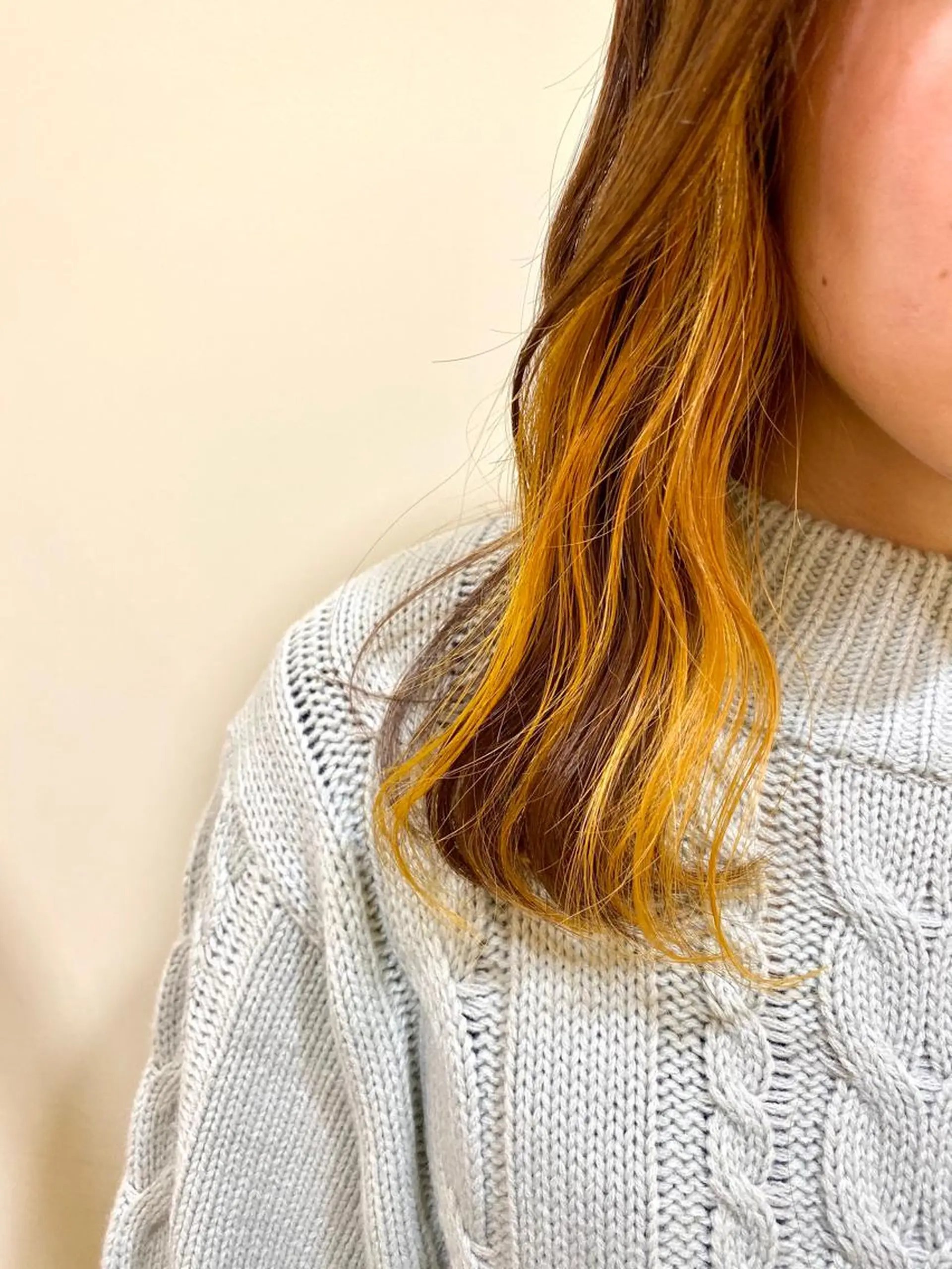 セミロング カラー ANNA ／艶髪／ハイトーンのヘアスタイル