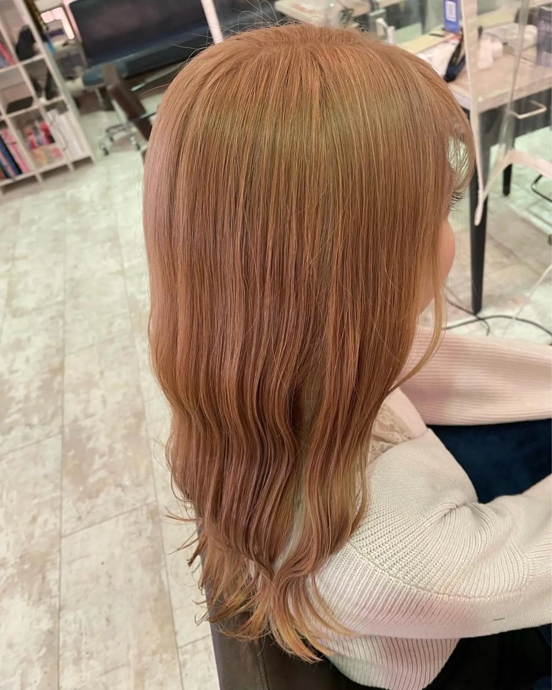 ロング カラー ベージュカラー ブリーチ ミルクティーベージュ 💐宮坂 歩💐のヘアスタイル