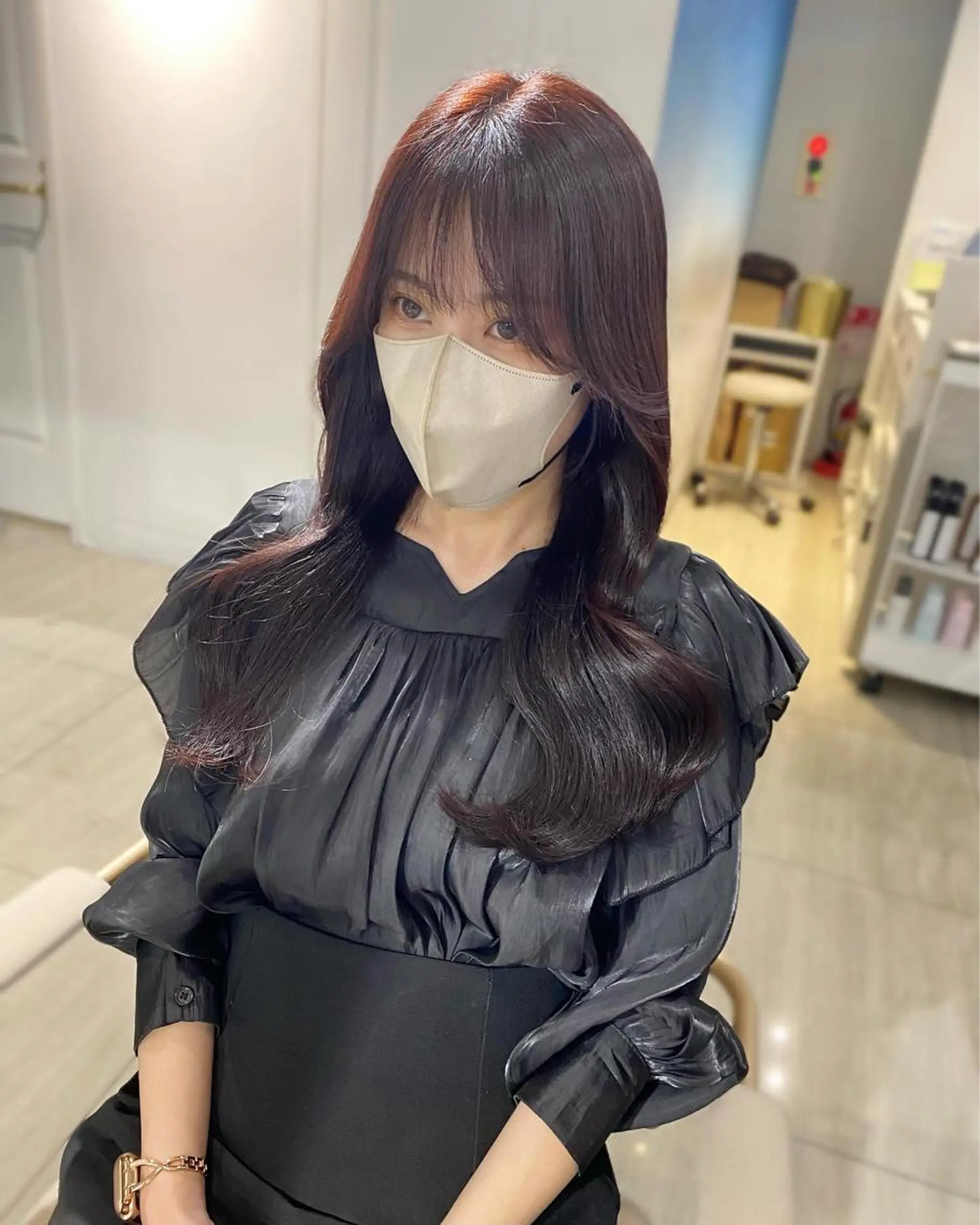 ロング カラー アッシュ ベージュカラー 黒髪 ブリーチ ブルーカラー カット ヘアカラー トリートメント 韓国風レイヤーカット 💎髪質改善"yuiのヘアスタイル