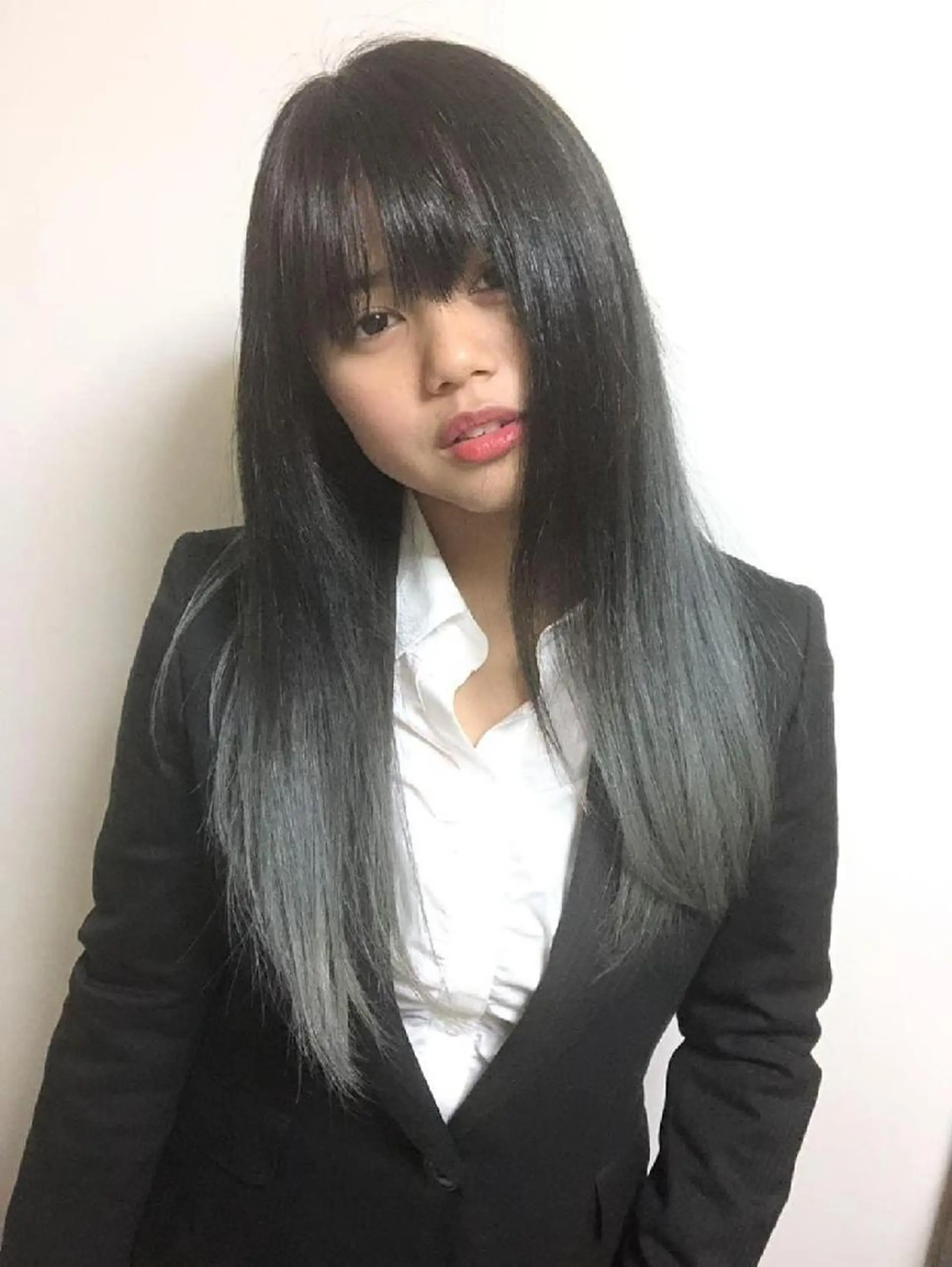 ロング カラー グラデーションカラー シルバー 外国人風カラー EMANON名古屋所属・美谷添（ミヤゾエ） まどか大人ヘアサロンのヘアスタイル