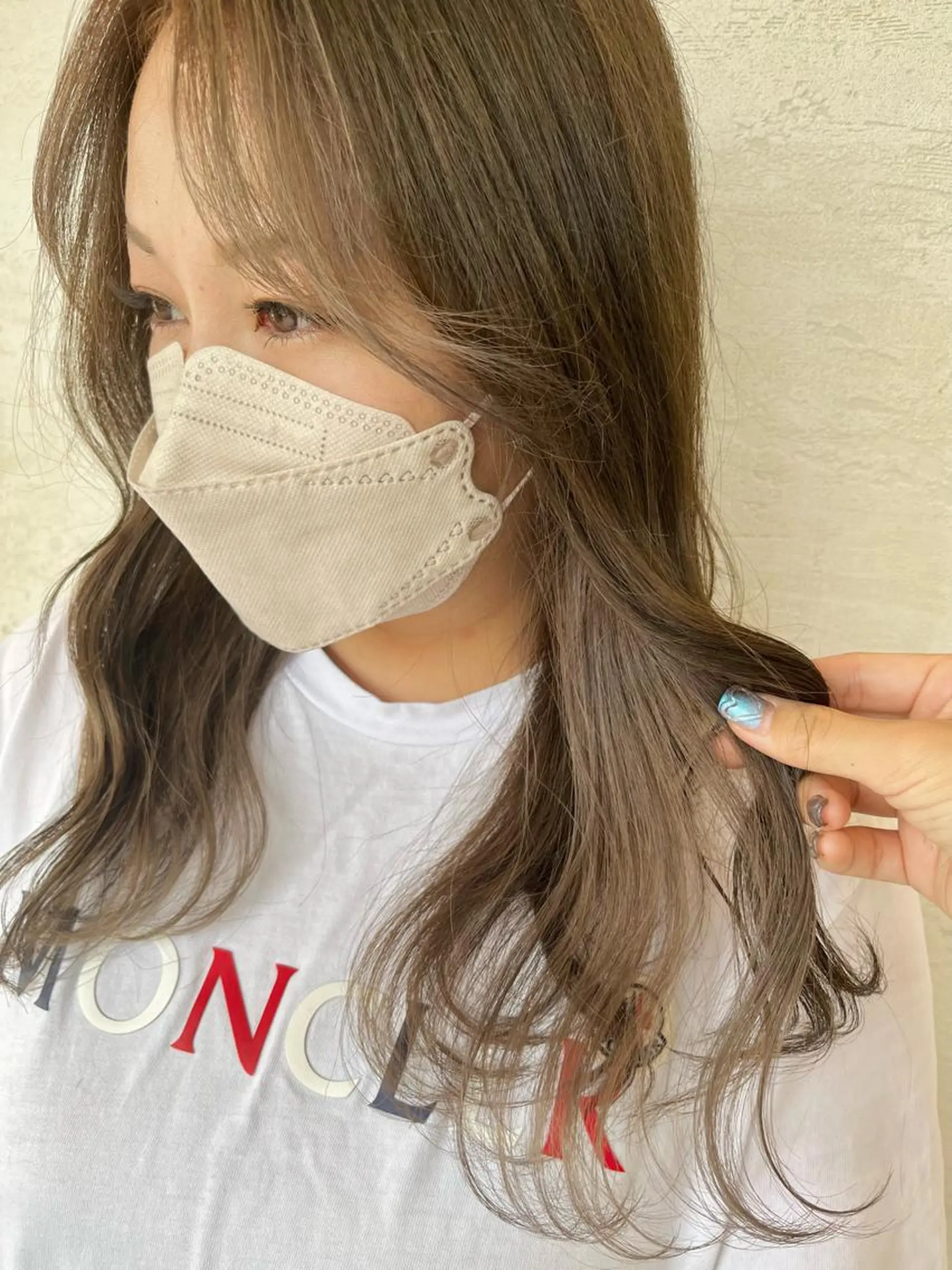 ロング カラー ベージュカラー イヤリングカラー ホワイトベージュ ヘアカラー miku/ 透明感カラーのヘアスタイル