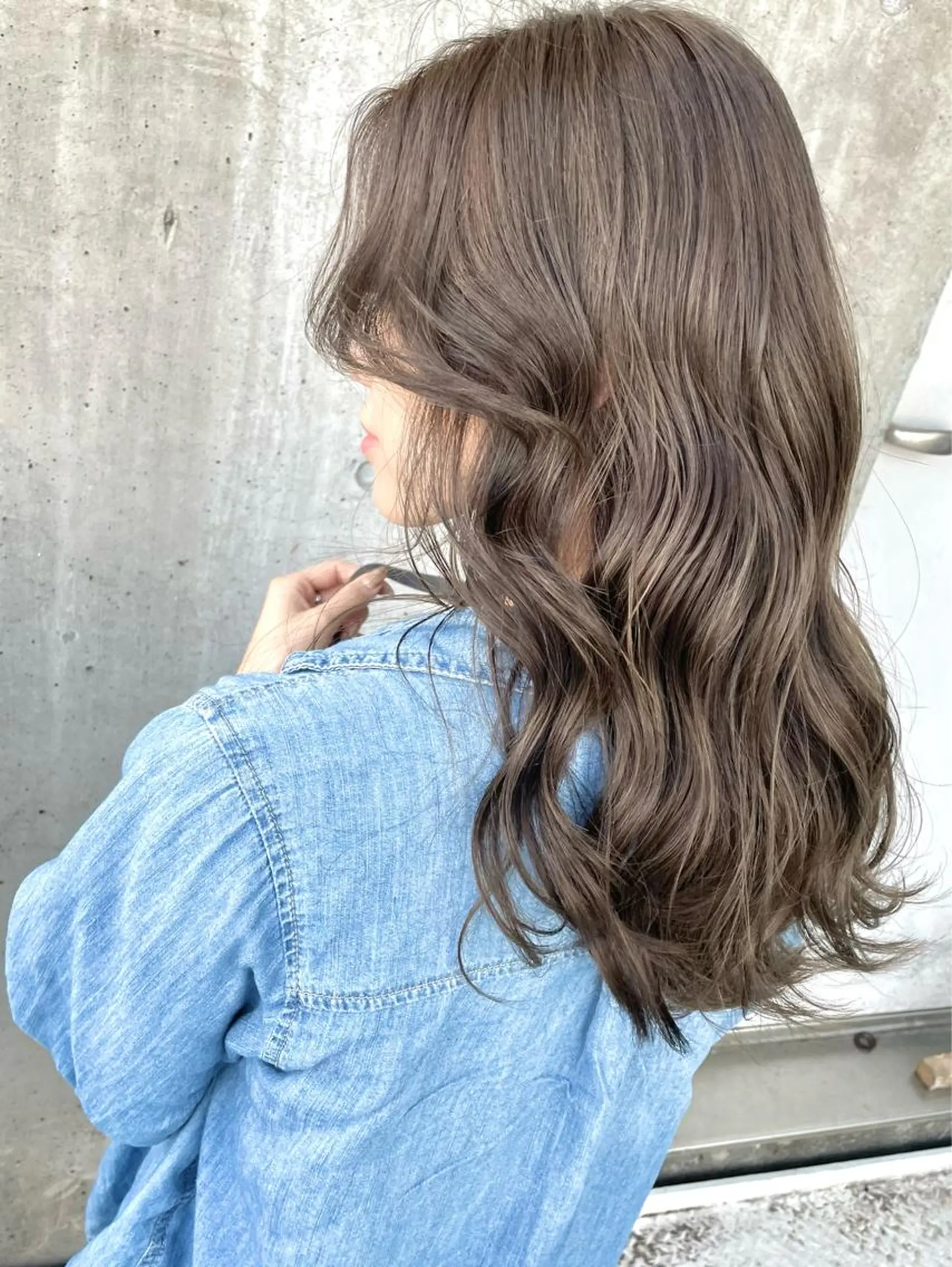 セミロング ハイライト 🌟透明感カラー 🌟松岡勇輝のヘアスタイル