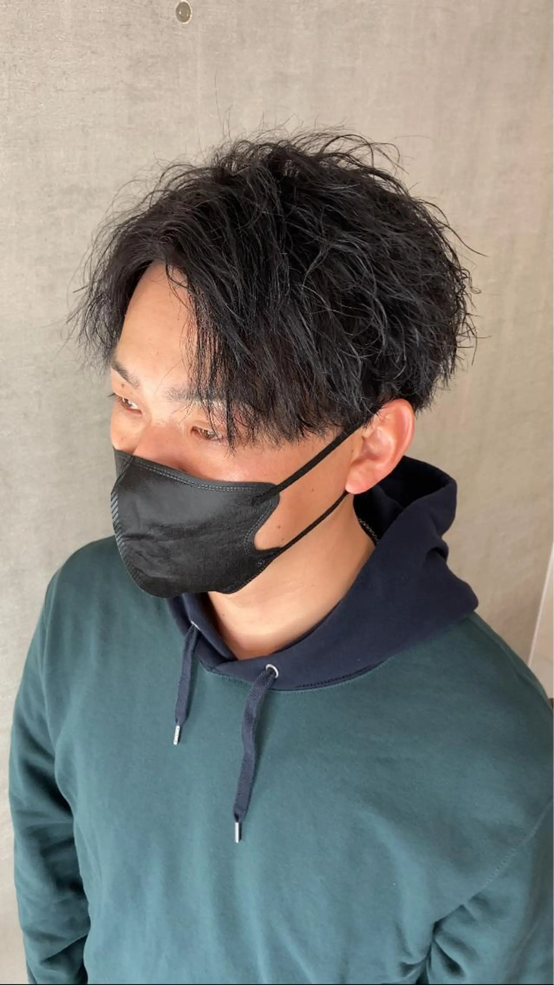 ミディアム メンズ センターパート カット パーマ AUTHENTIC private mens hair salon所属・完全個室マンツーマン メンズサロン草野貴樹のヘアスタイル