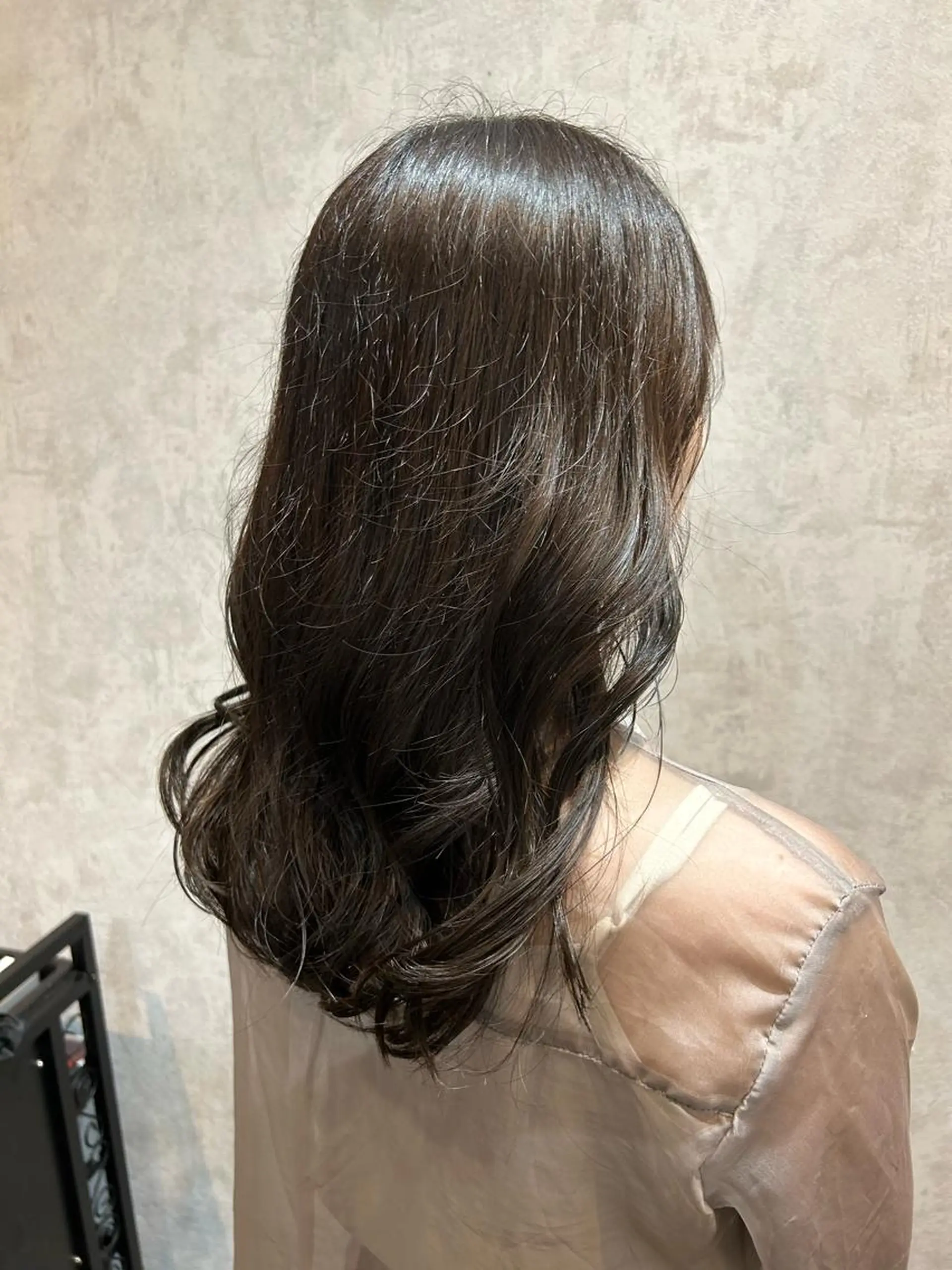 ミディアム カラー ヘアアレンジ オリーブグレー SHANTi 飯塚 ヘアセット/髪質改善のヘアスタイル