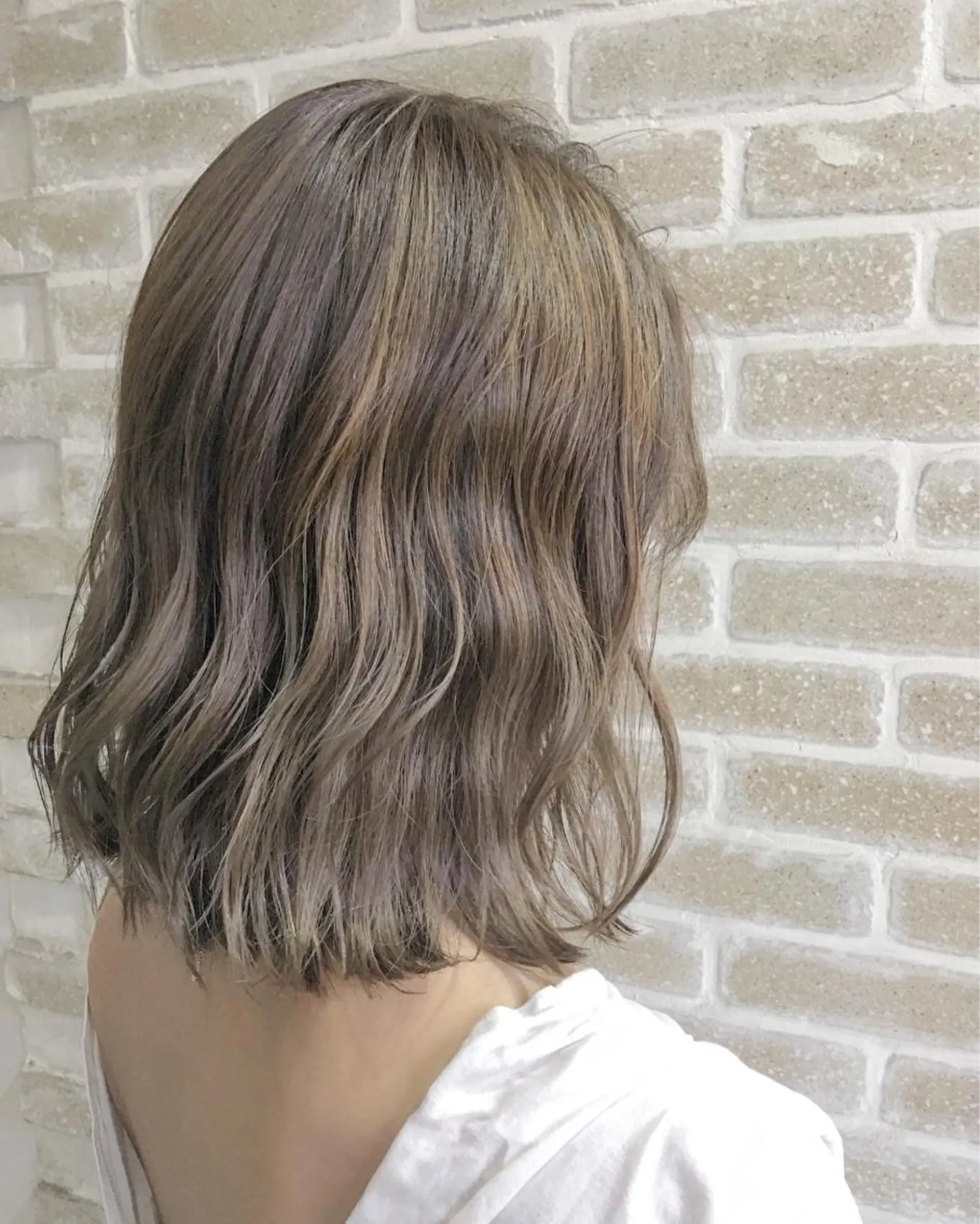 ミディアム カラー ヘアアレンジ アッシュ ベージュカラー ハイライトカラー ハイライト エグチ アキラのヘアスタイル