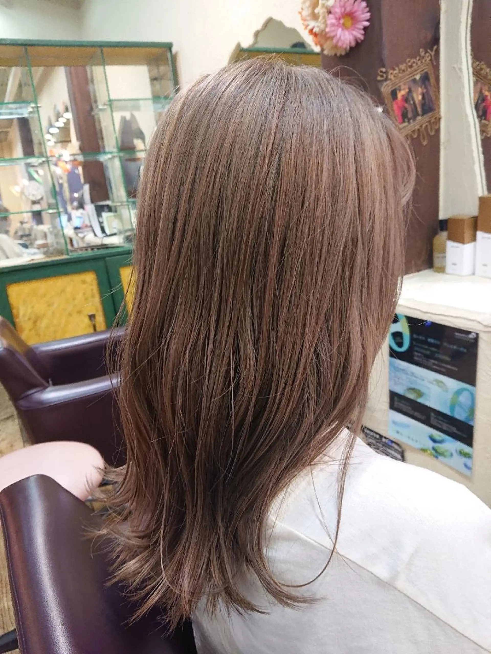 セミロング カラー ブリーチ グレージュ ミルクティーグレージュ 「sumi」Hair  Design所属・「sumi」 AMIのヘアスタイル