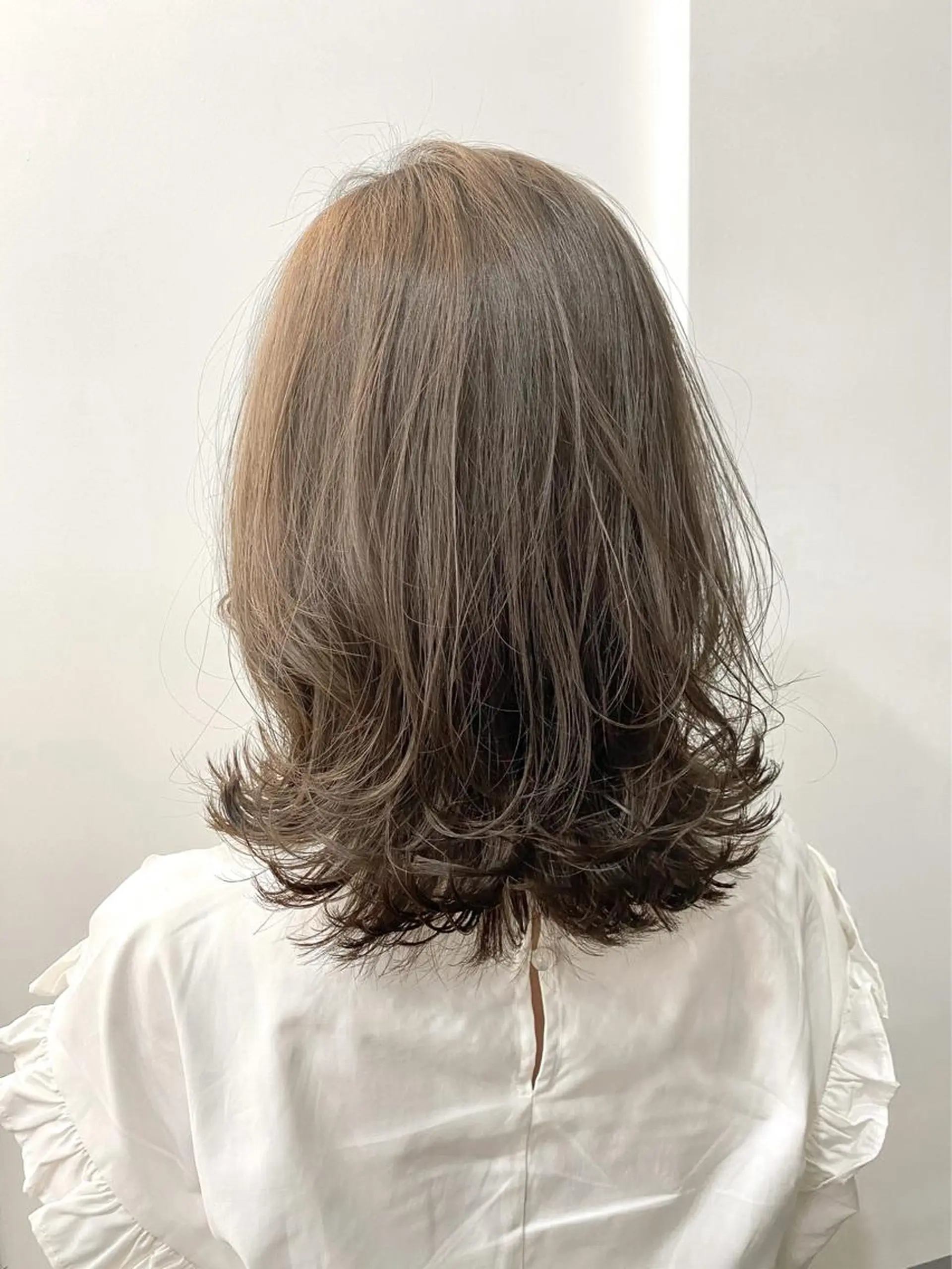 ミディアム カラー グレージュ ミルクティーグレージュ レイヤーカット レイヤーカット/ 火ノ見🪡のヘアスタイル