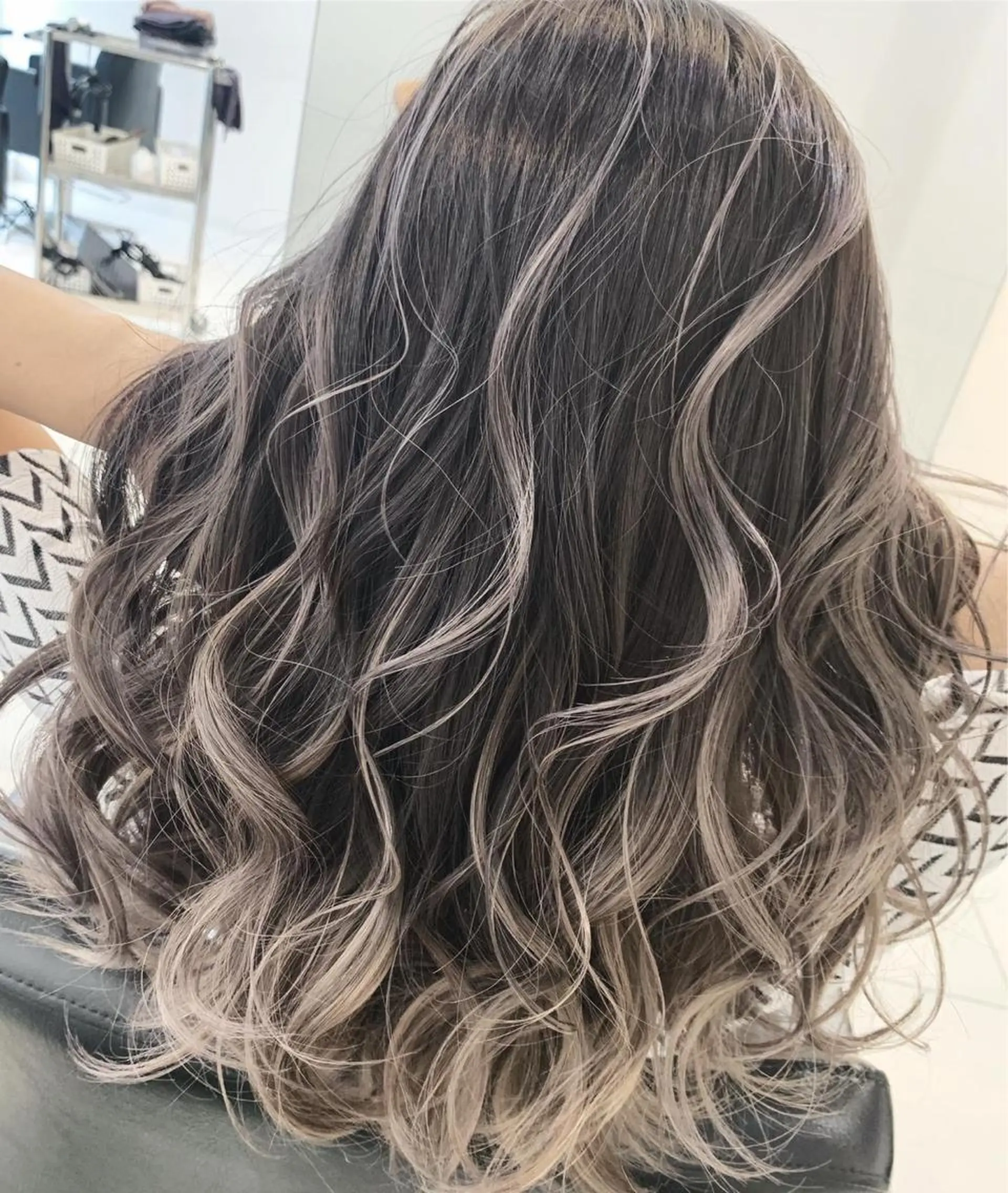 ロング カラー パーマ ヘアアレンジ 【公式】amble luxe池袋東口🩷のヘアスタイル