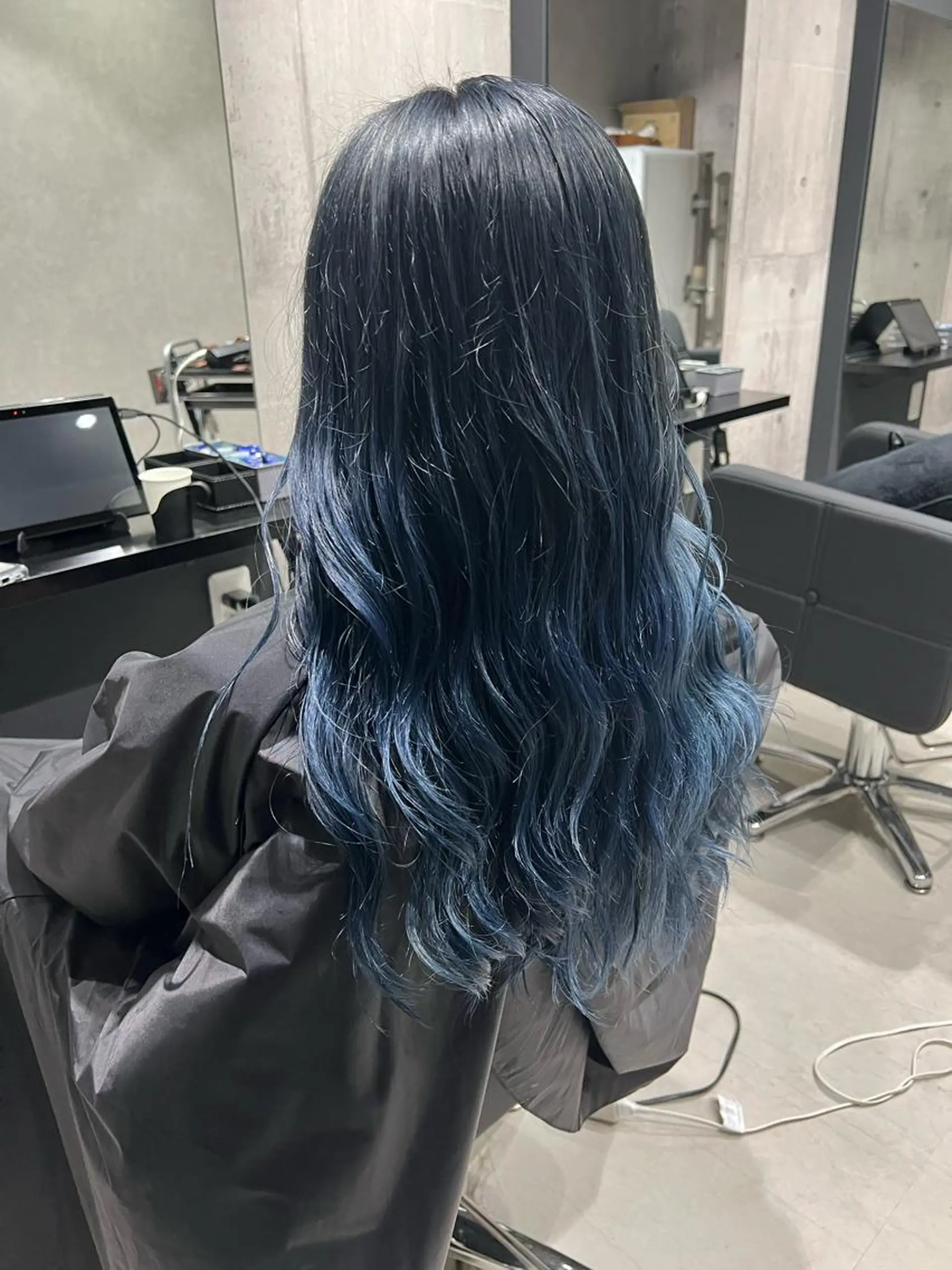 ロング カラー ブルーカラー グラデーションカラー mimiiy梅田 中崎町ハイトーンのヘアスタイル