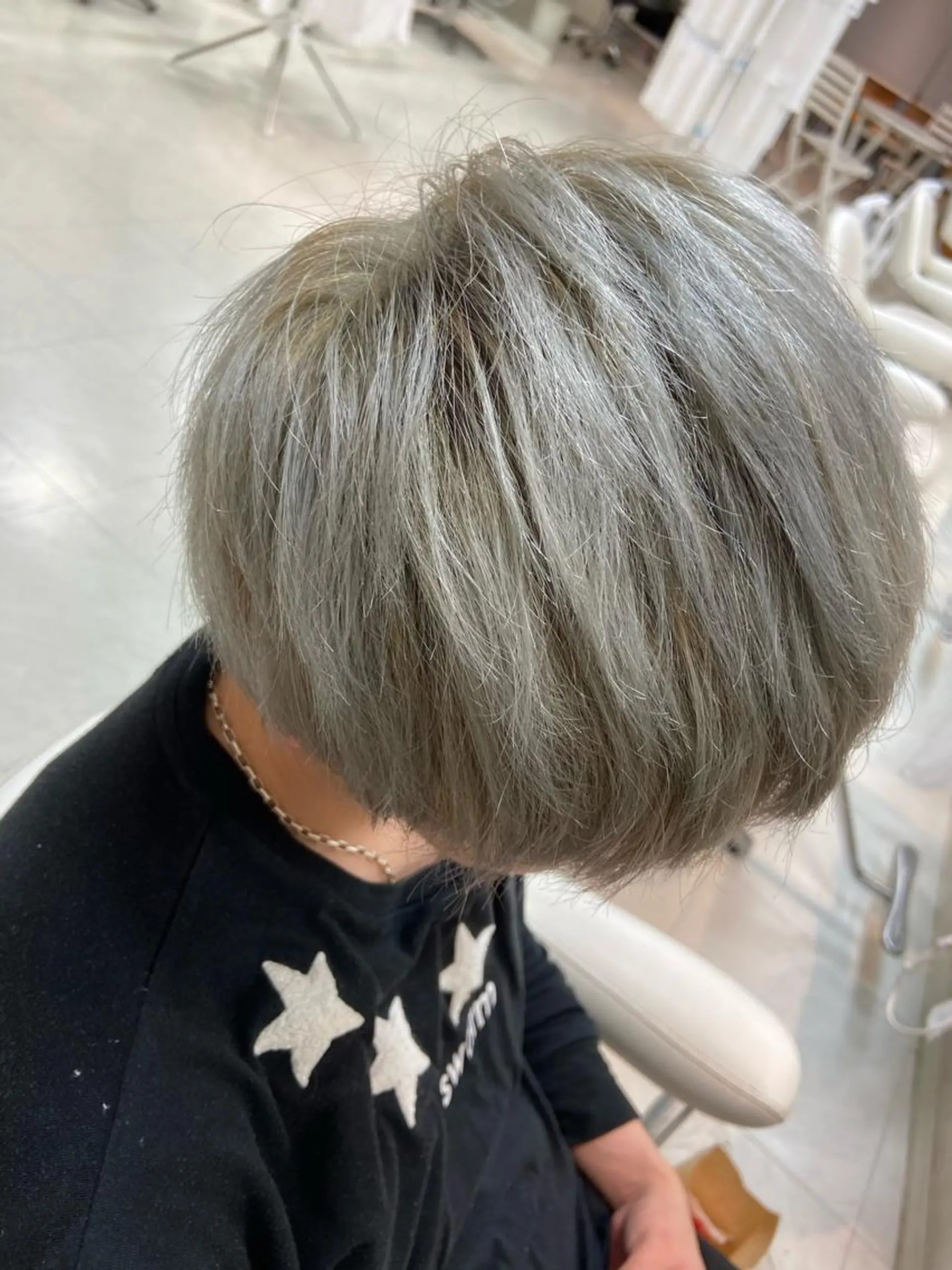 ショート カラー メンズ メンズブリーチ ブリーチ シルバー ヘアカラー 菊地 美憂のヘアスタイル