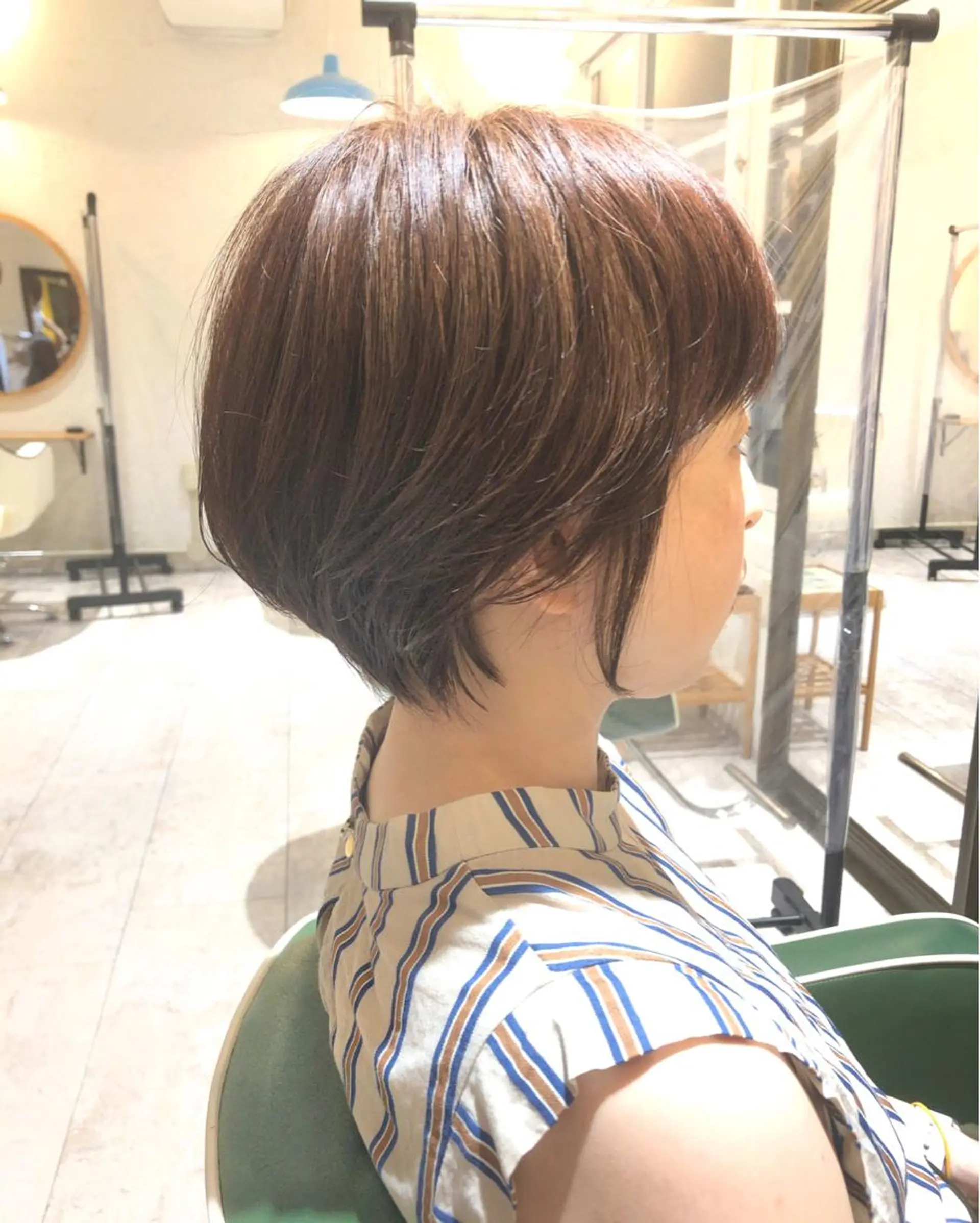 ショート esse大阪茶屋町店所属・レイヤーカット 新井田陽寿のヘアスタイル