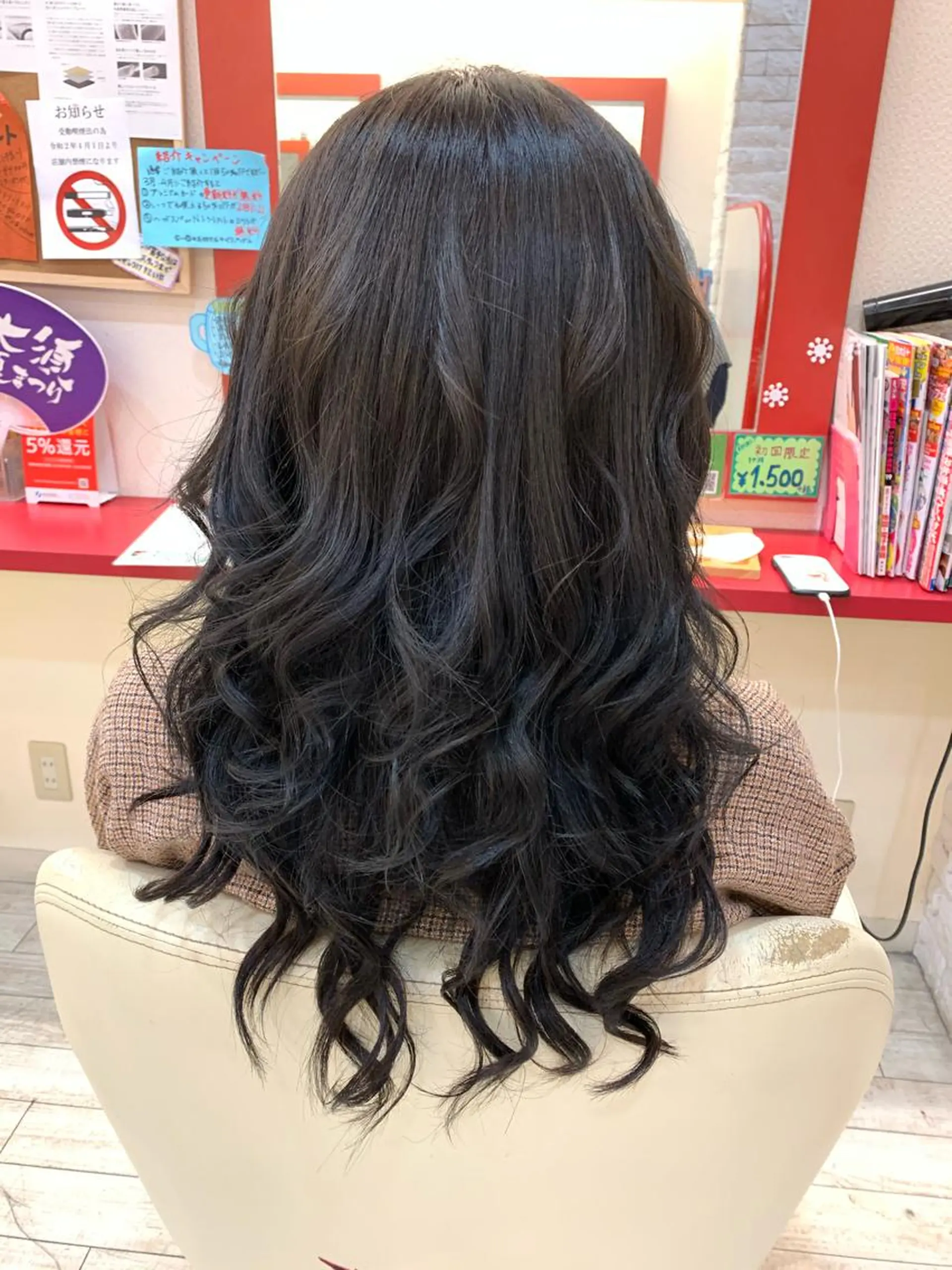 ミディアム カラー ヘアアレンジ ブルーカラー グラデーションカラー 今村公介 ブリーチ特化、派手髪のヘアスタイル