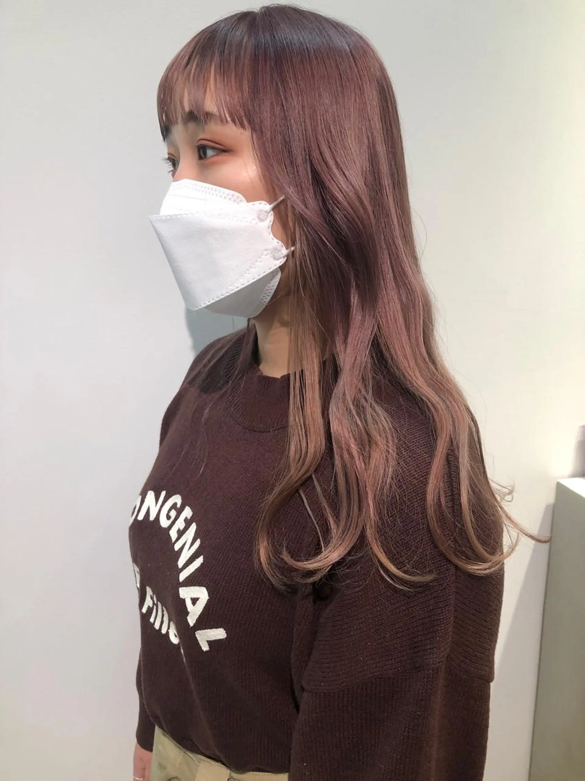 ロング カラー ベージュカラー ブリーチ ピンクカラー ピンクベージュ レイヤー/お顔まわり 暖色カラー🍑Amiのヘアスタイル