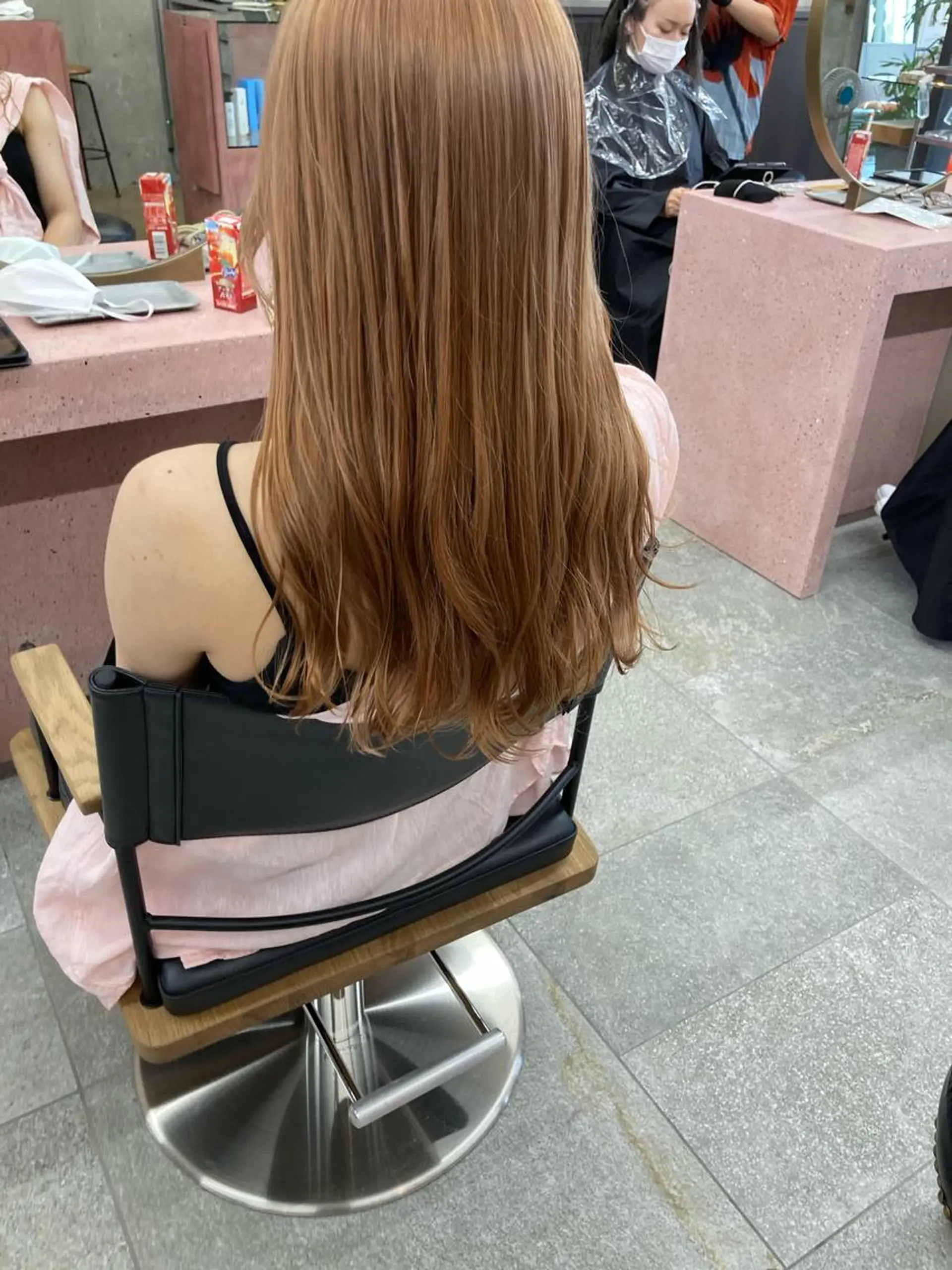 ロング カラー ベージュカラー ブリーチ ミルクティーベージュ 小木曽智美 /ボブ/ショートのヘアスタイル