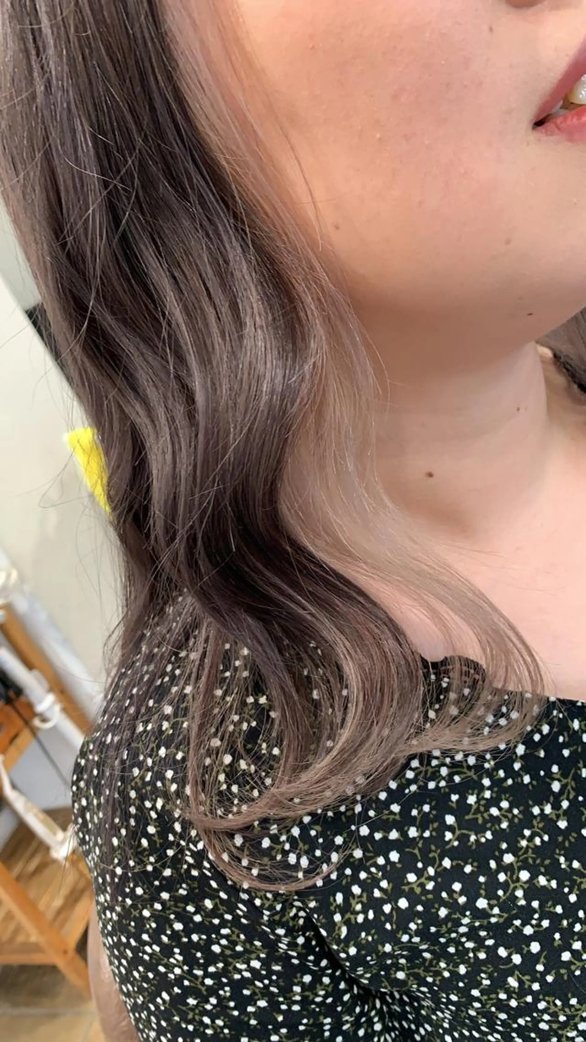 ミディアム カラー ベージュカラー インナーカラー ホワイトベージュ カット ヘアカラー Ripps長居所属・メテオ ／ヘアカラー 西川菜実のヘアスタイル