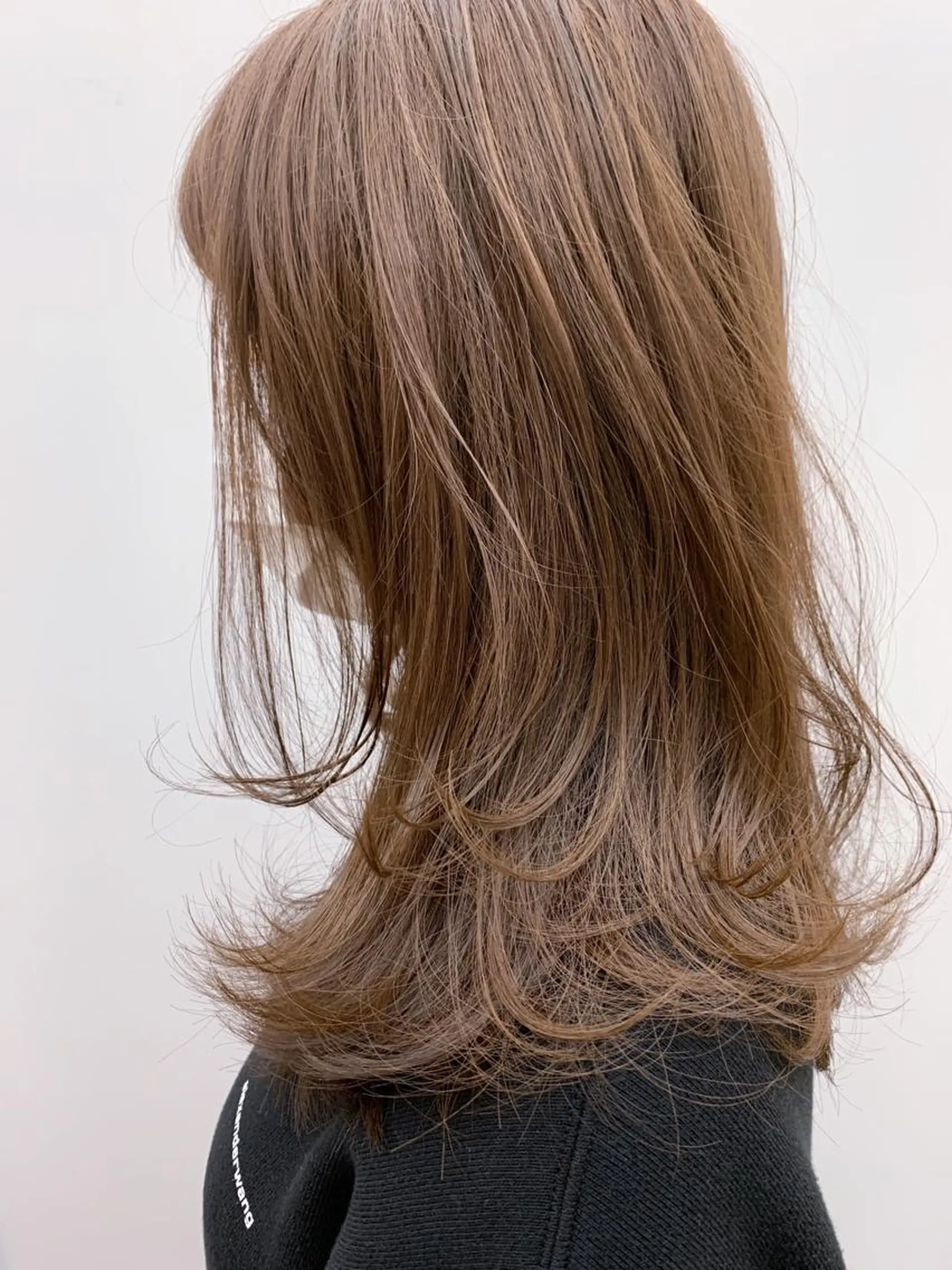 ロング カラー ヘアアレンジ アディクシーカラー ベージュカラー フォギーベージュ ハイトーンカラー ロング N° uairo 川崎店【ユアイロ】のヘアスタイル