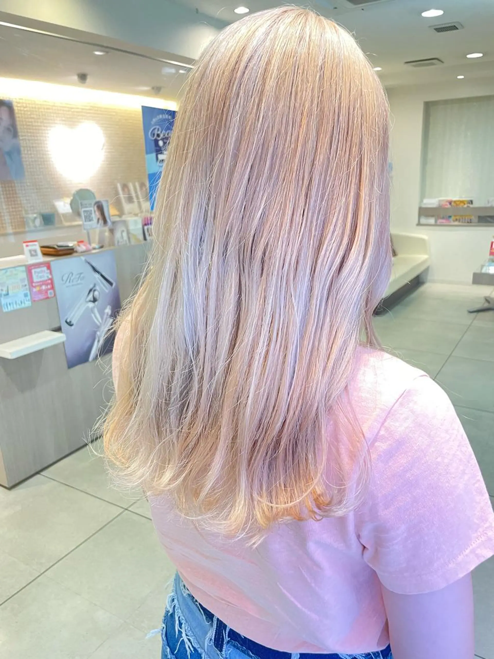 ロング カラー ブリーチ カット ヘアカラー 松佐 ゆかりのヘアスタイル