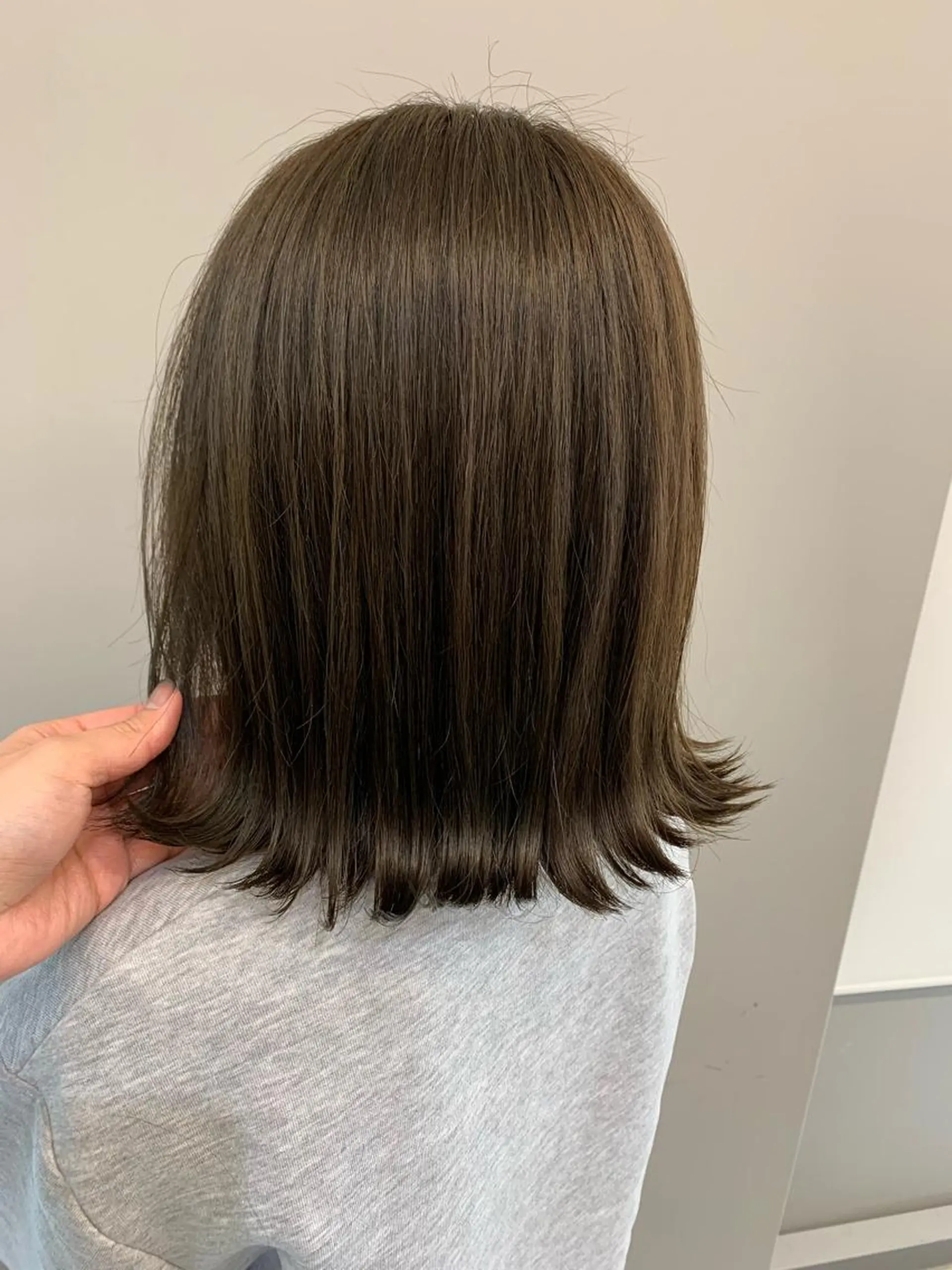 ミディアム カラー アッシュ theF___ yukoのヘアスタイル