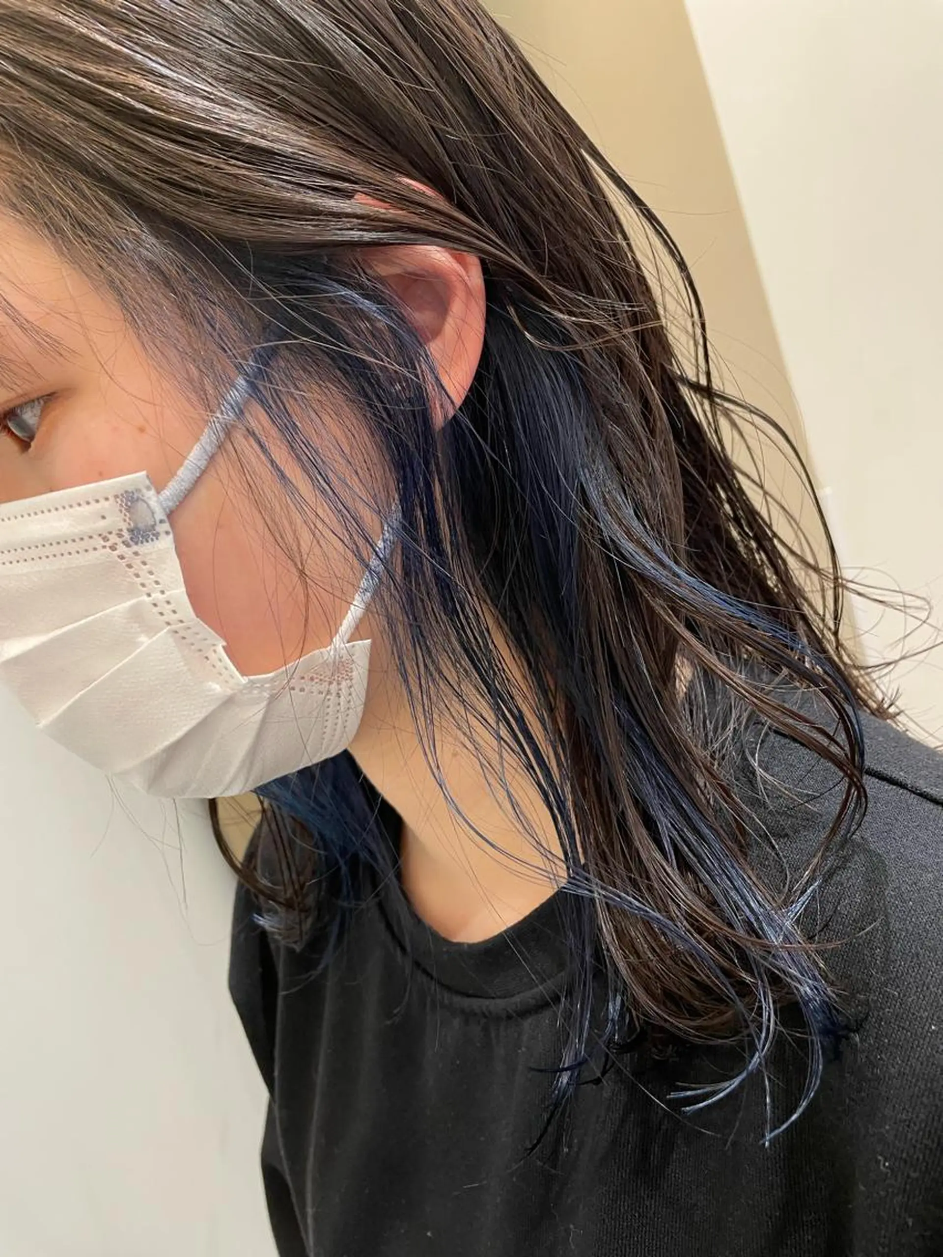 ミディアム カラー インナーカラー ネイビーカラー カット ヘアカラー Amour なぐらのヘアスタイル