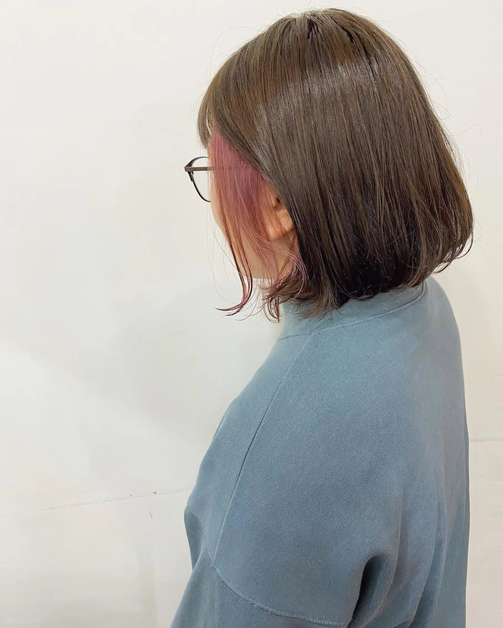 ミディアム カラー ベージュカラー イヤリングカラー ピンクカラー ピンクベージュ カット ヘアカラー フラム所属・WATANABE MISAKIのヘアスタイル