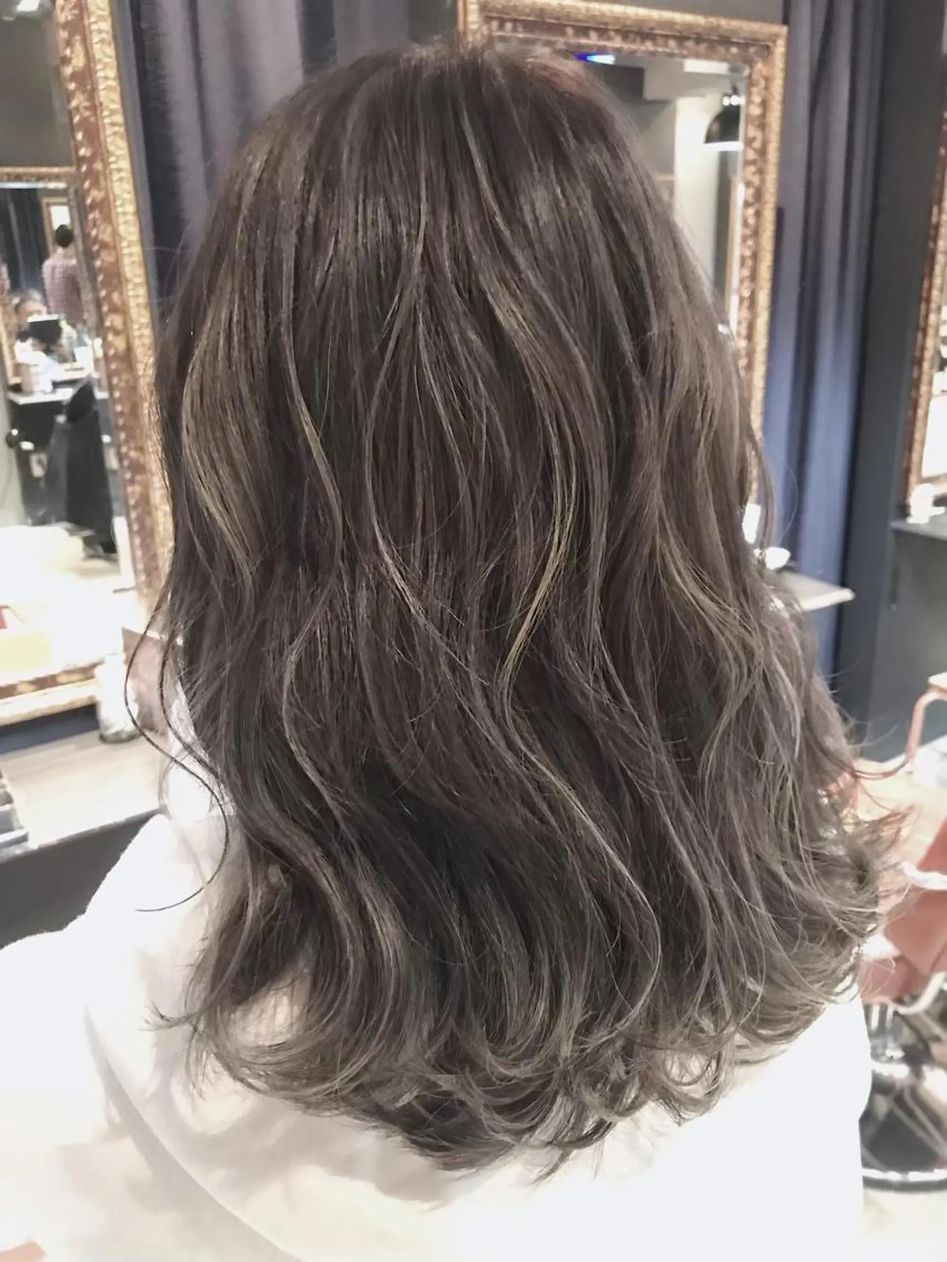 カラー パーマ ヘアアレンジ ミディアム アディクシーカラー アッシュ ミストバング ブリーチ ブロンド 初めでも安心🌟 newi町田✂のヘアスタイル
