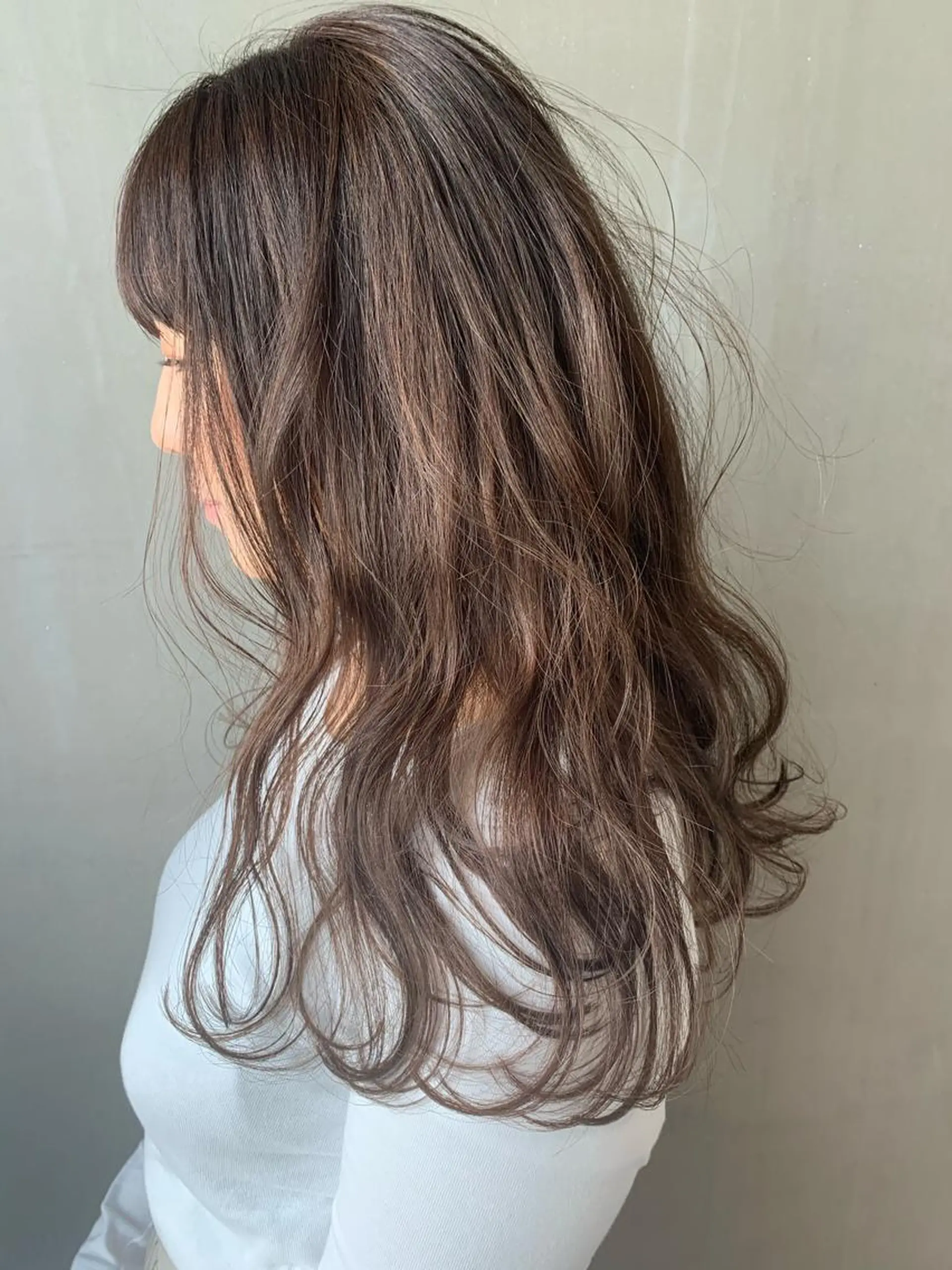 ロング カラー ベージュカラー ブラウンカラー ブラウンベージュ 透明感カラー ロング SALOWIN梅田茶屋町店所属・ウルフレイヤーカット /チヒロのヘアスタイル