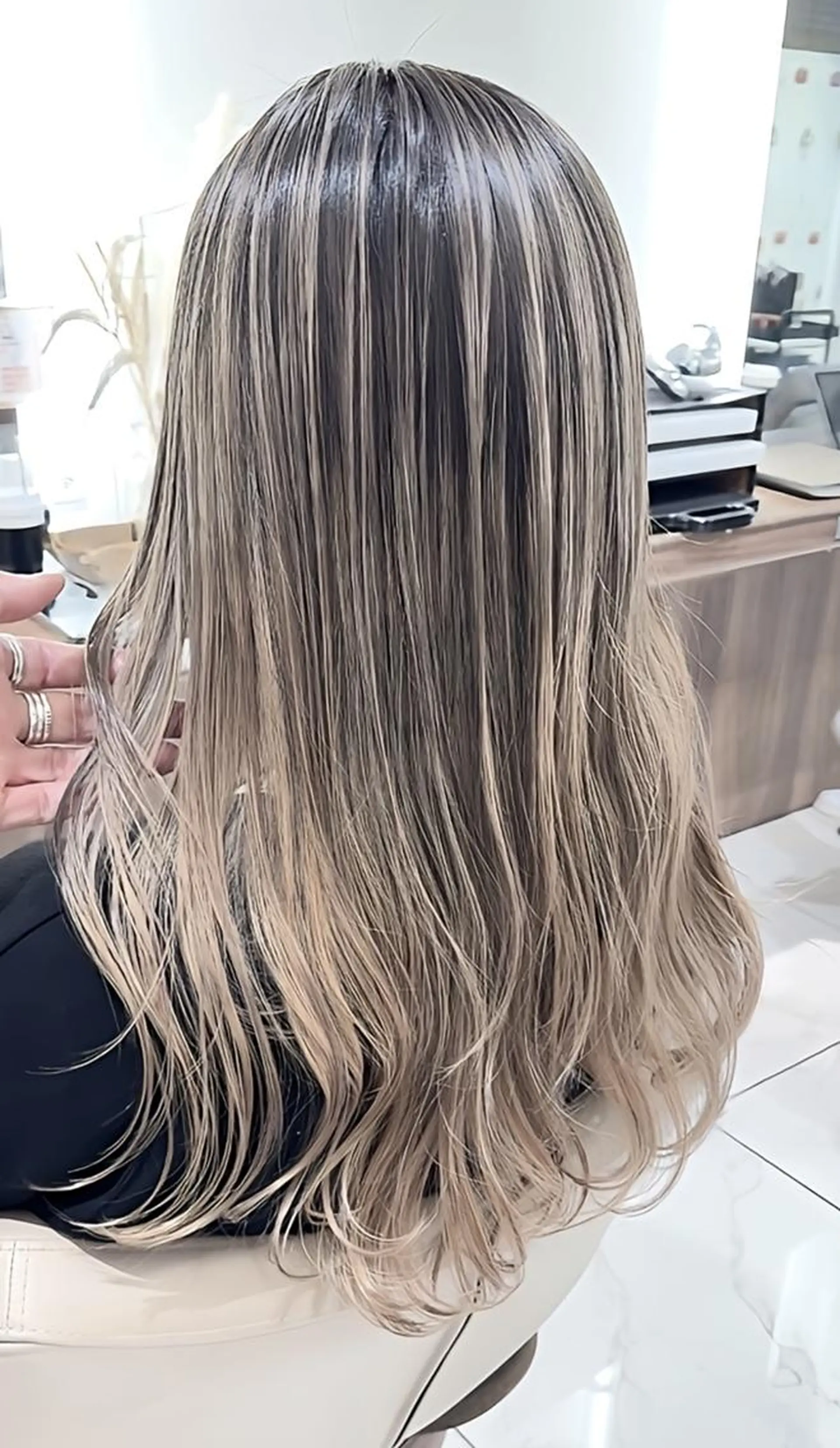 ロング カラー バレイヤージュ 髪質改善 レイヤーカット カット ヘアカラー トリートメント 山崎俊輔/髪質改善 /バレイヤージュのヘアスタイル