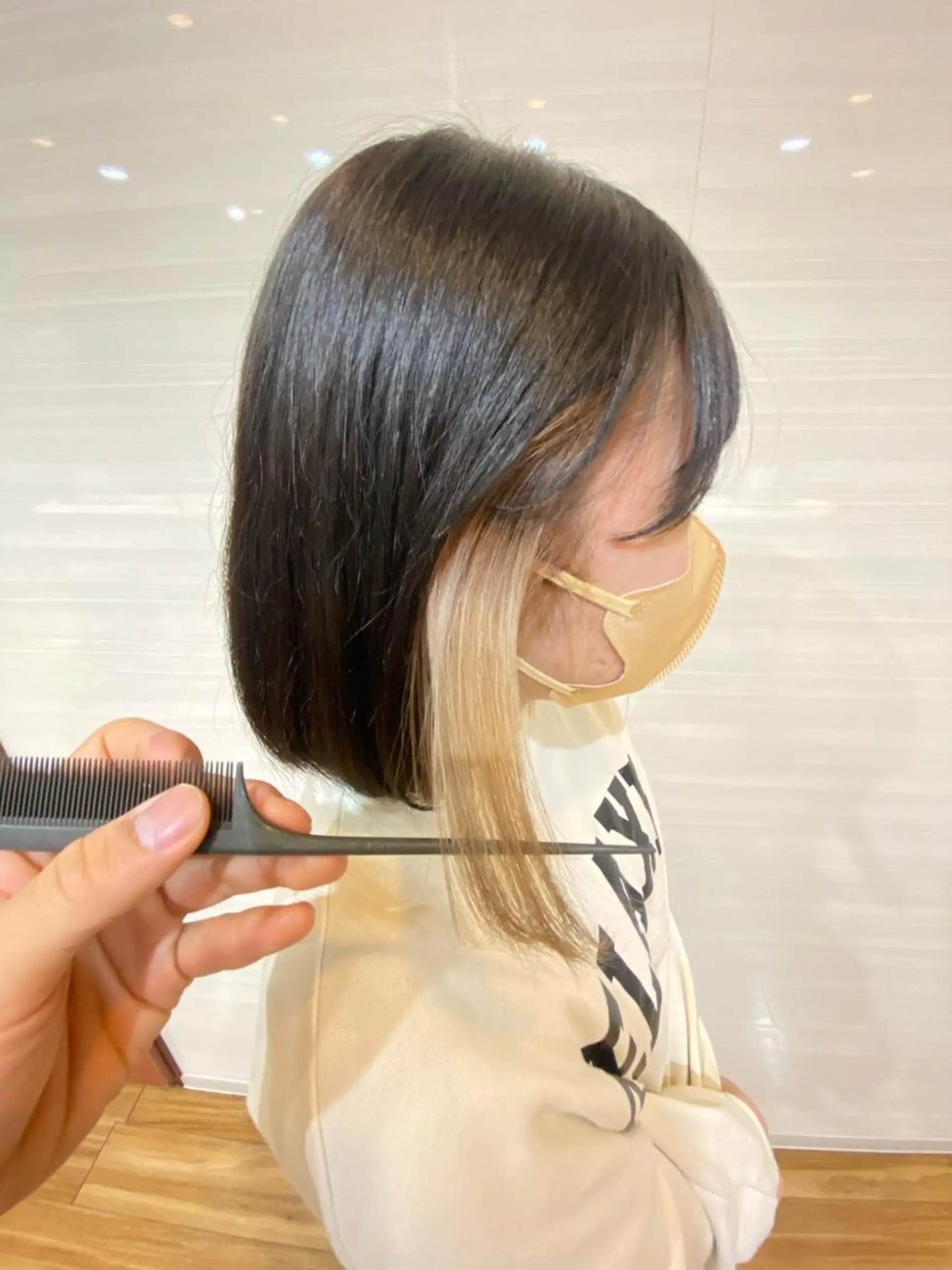 ミディアム カラー ベージュカラー ブリーチ イヤリングカラー ミルクティーベージュ DOI   HAIR MAKE MODE所属・土井 祐之介のヘアスタイル