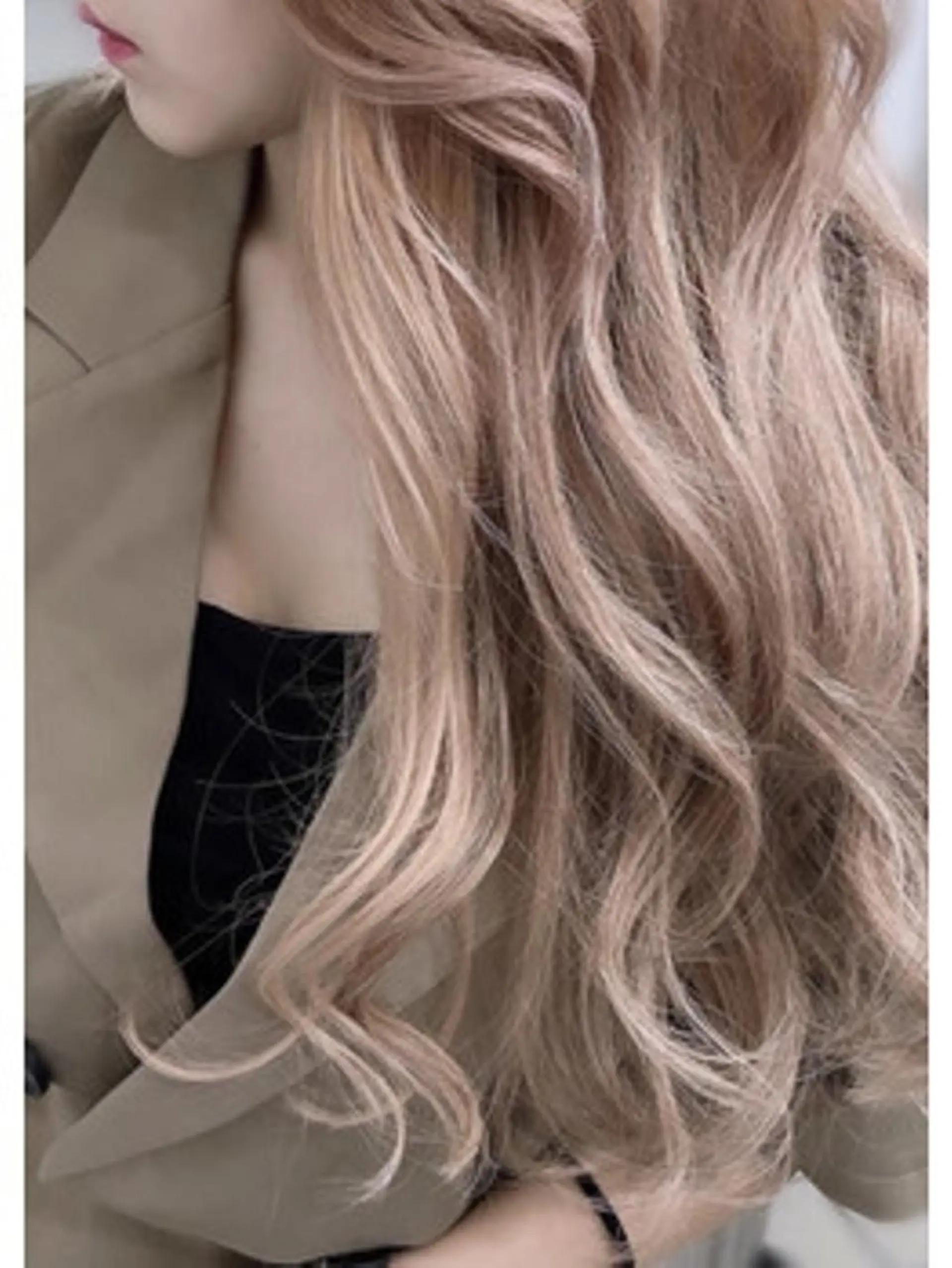 ロング カラー エクステ LuciAのヘアスタイル