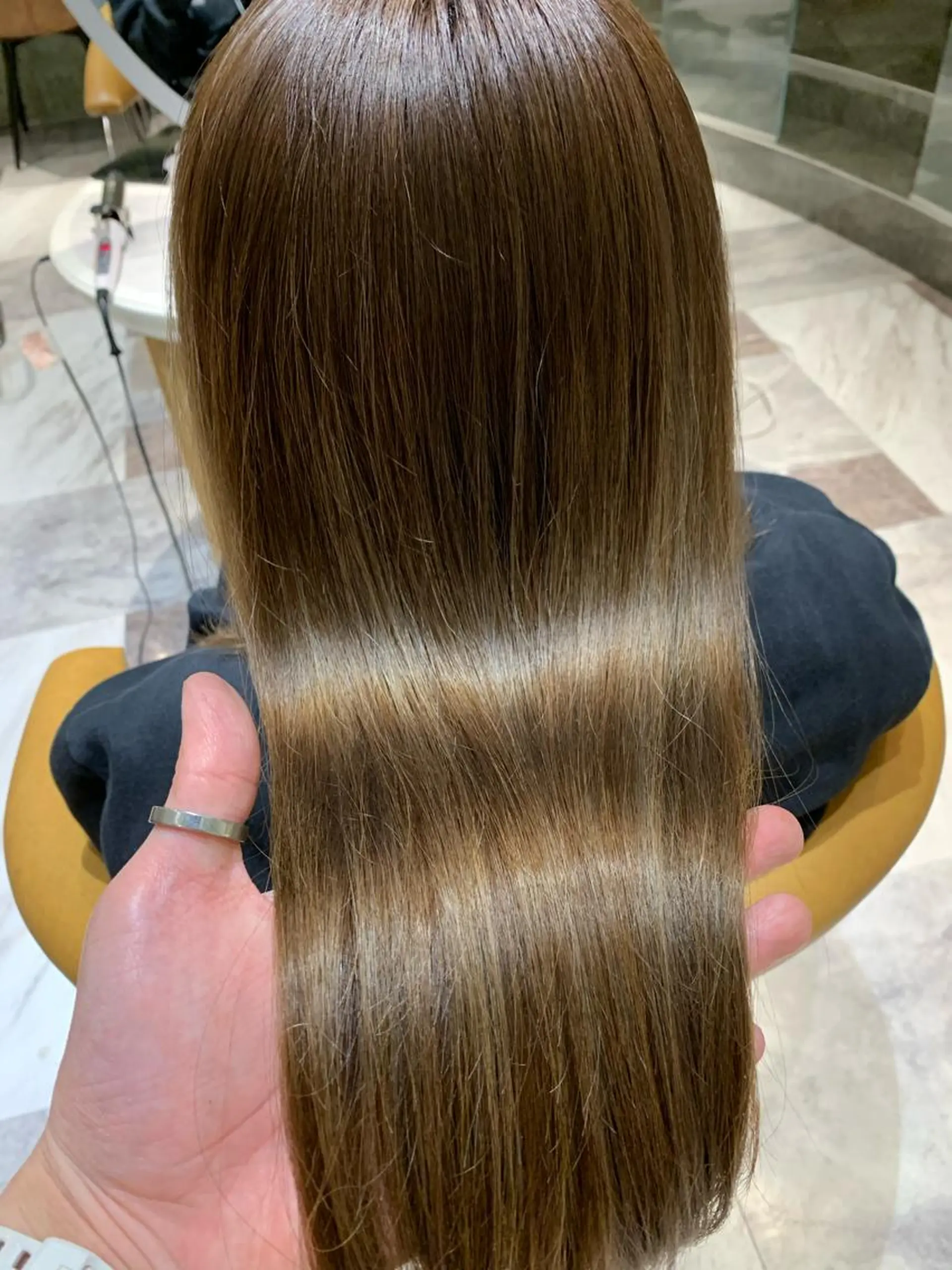 セミロング カラー レイヤーカット/ 顔周り 五島巨幹のヘアスタイル