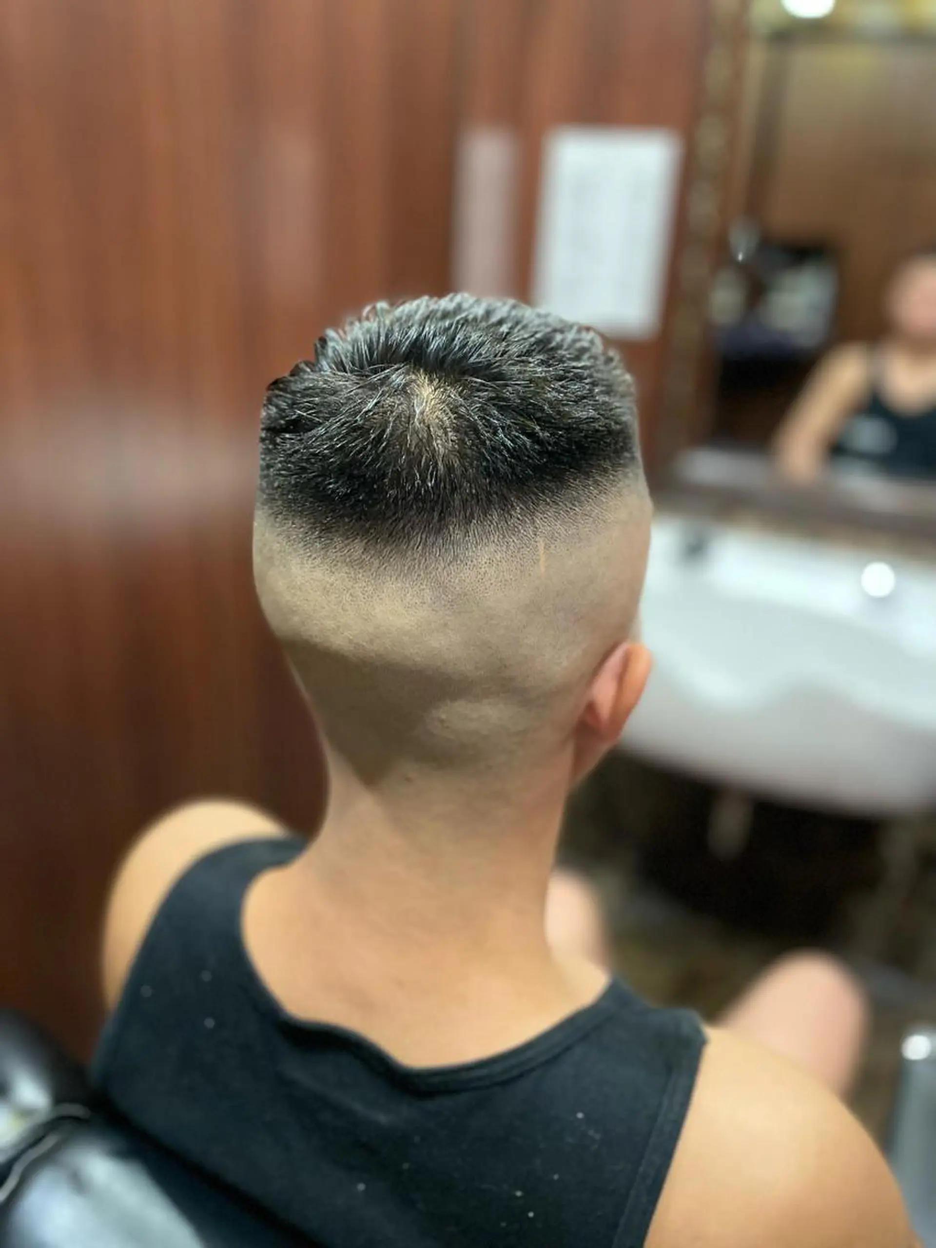 ショート メンズ フェードカット 海老原 コウのヘアスタイル