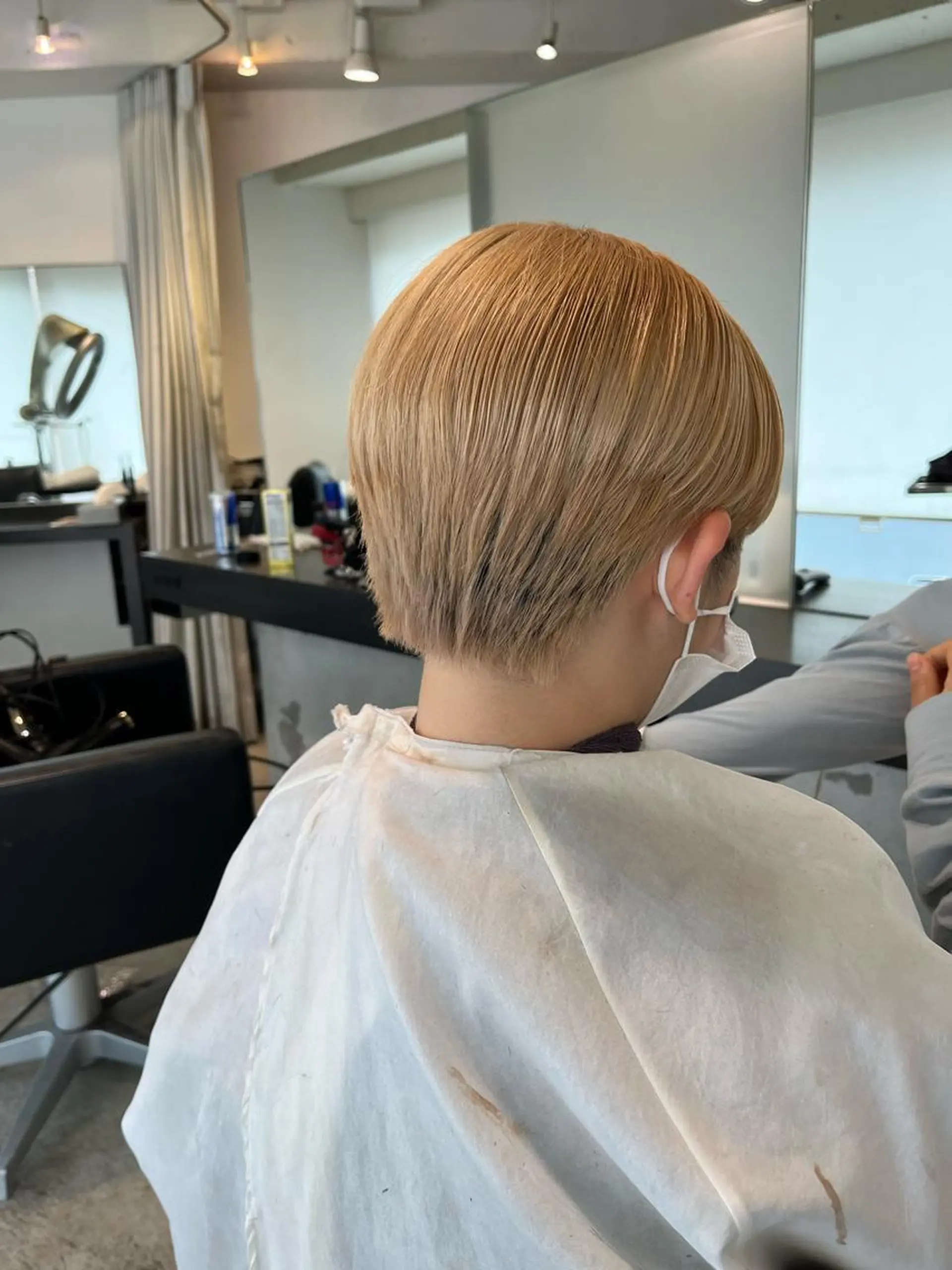 ショート ヘアカラー 小田切 裕輝のヘアスタイル