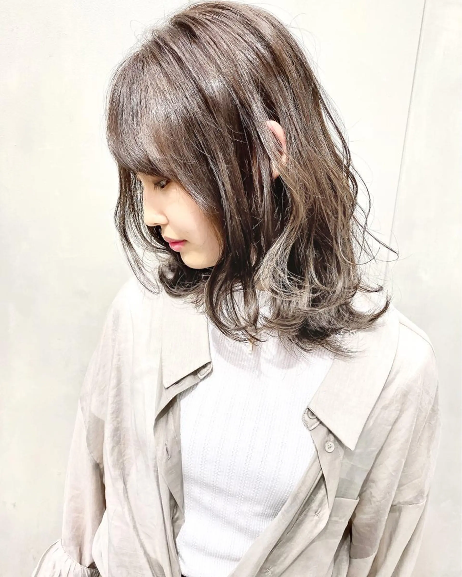 セミロング カラー 透明感カラー ハイライトカラー ハイトーンカラー ハイライト ヘアカラー 艶カラー YOSHIMURAのヘアスタイル