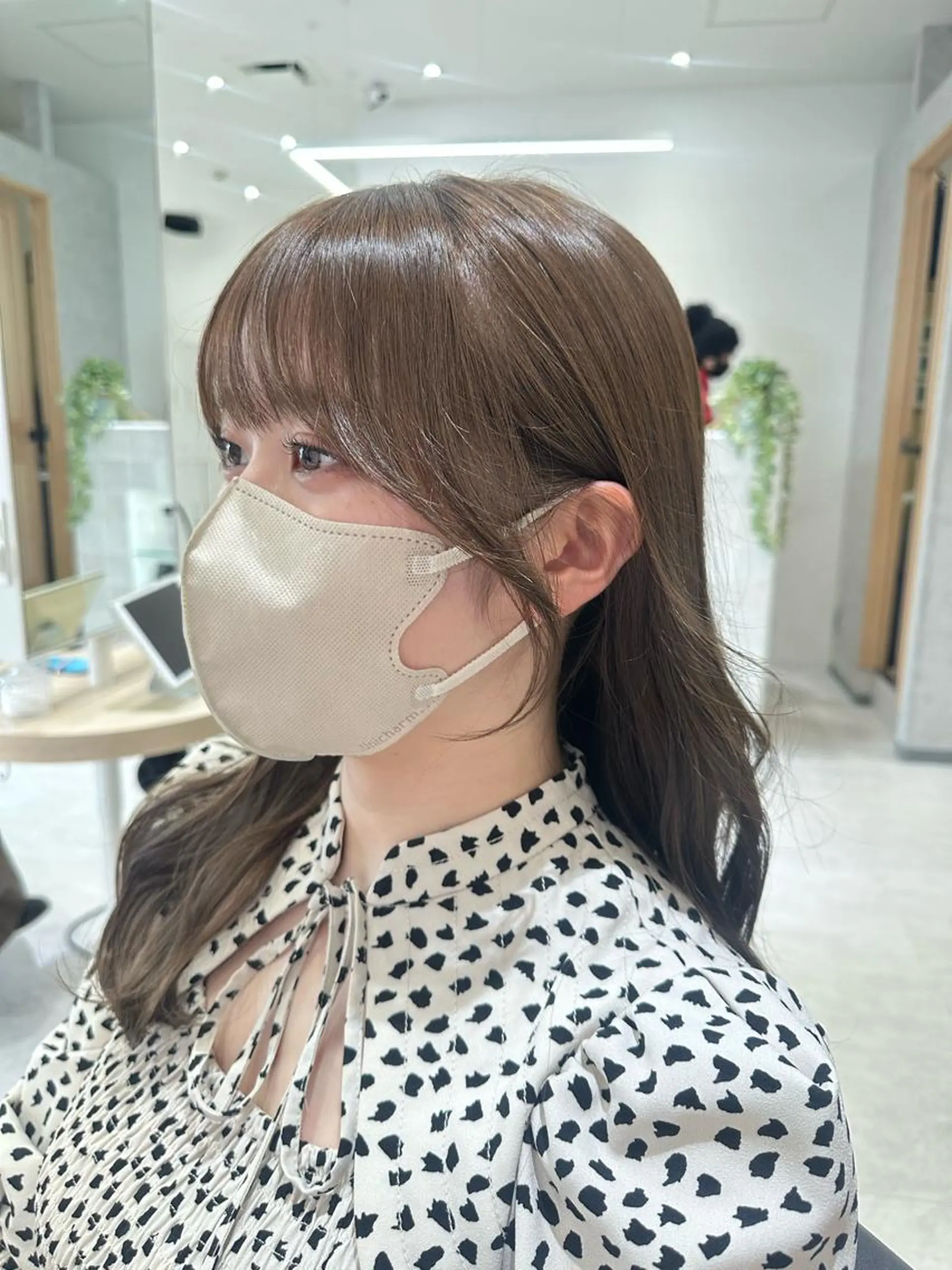 セミロング カラー アディクシーカラー ブリーチ ケアブリーチ デザインカラー ダブルカラー カット ヘアカラー トリートメント 韓国ヘア顔周りカット 艶髪ベージュtamaのヘアスタイル