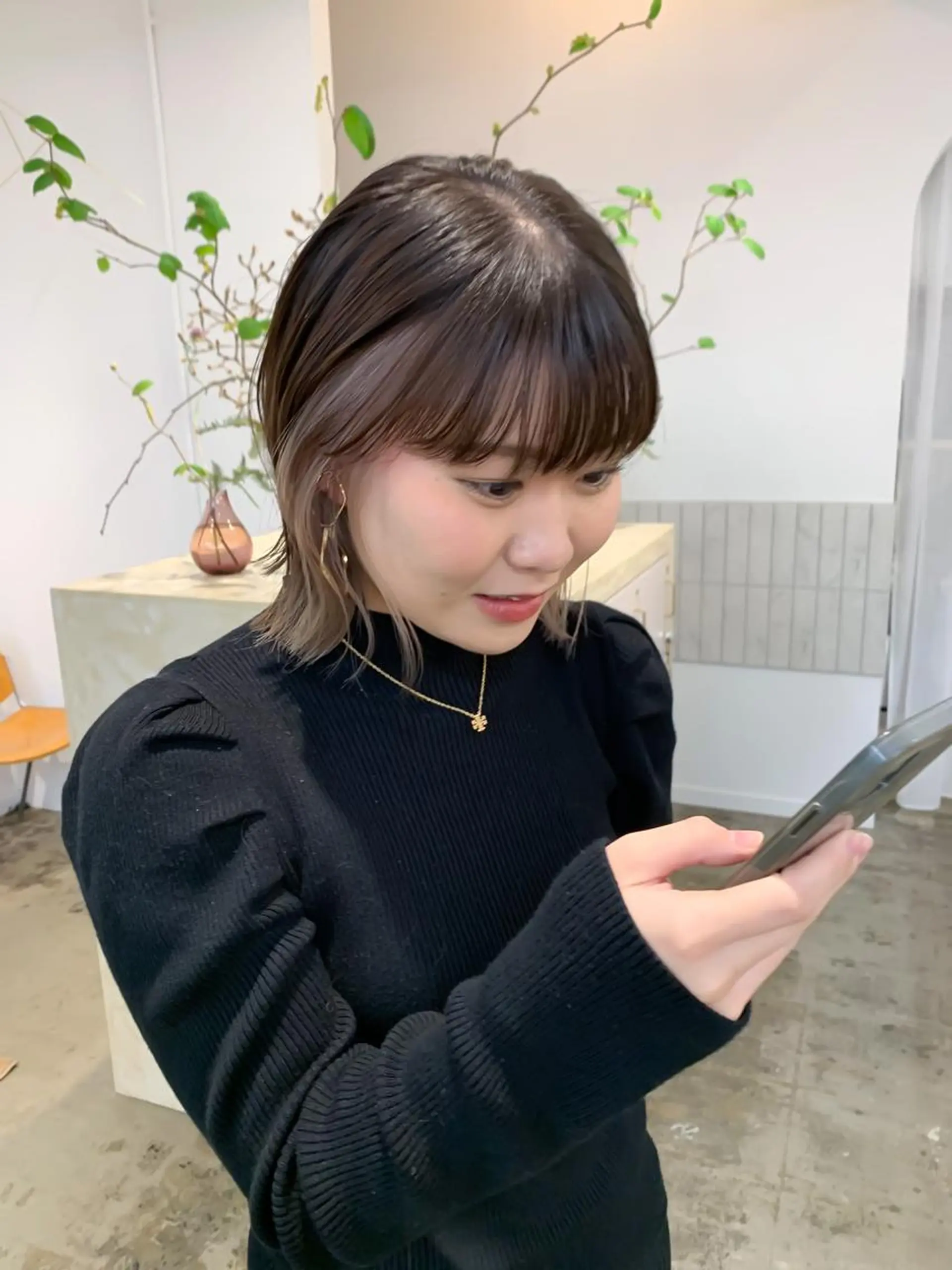 ミディアム カラー 切りっぱなしボブ インナーカラー ボブ カット ヘアカラー 似合わせカット ケアパーマ喜来雅由のヘアスタイル