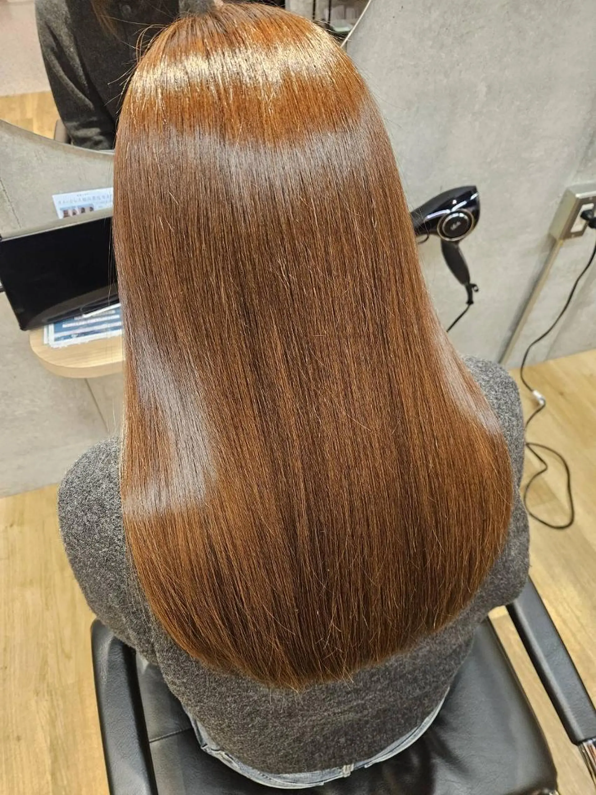 ロング ヘアカラー 服部 咲衣のヘアスタイル