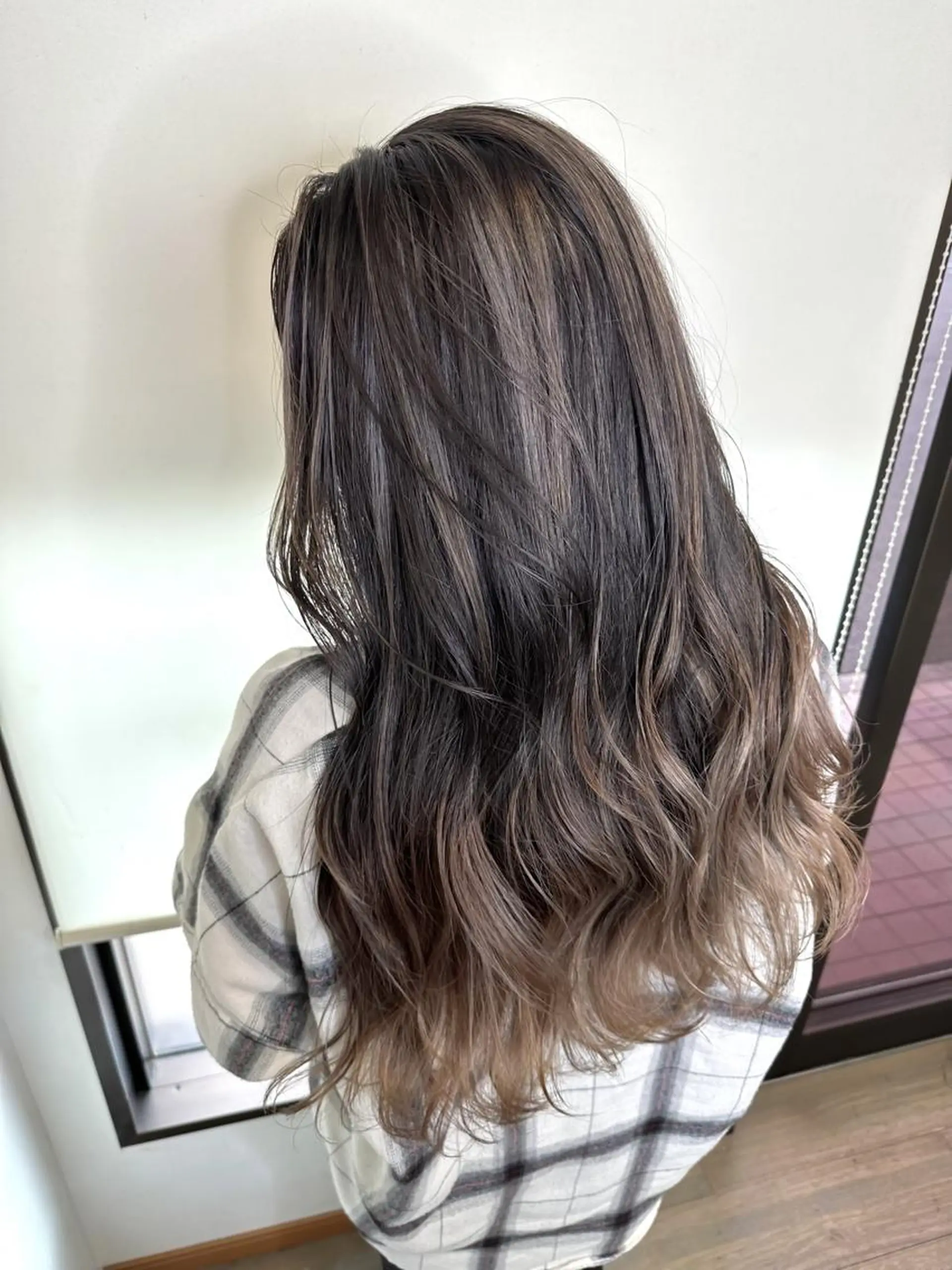 ミディアム カラー カット ヘアカラー トリートメント peg.hair所属・ブリーチカラー🫧 森　凪沙のヘアスタイル