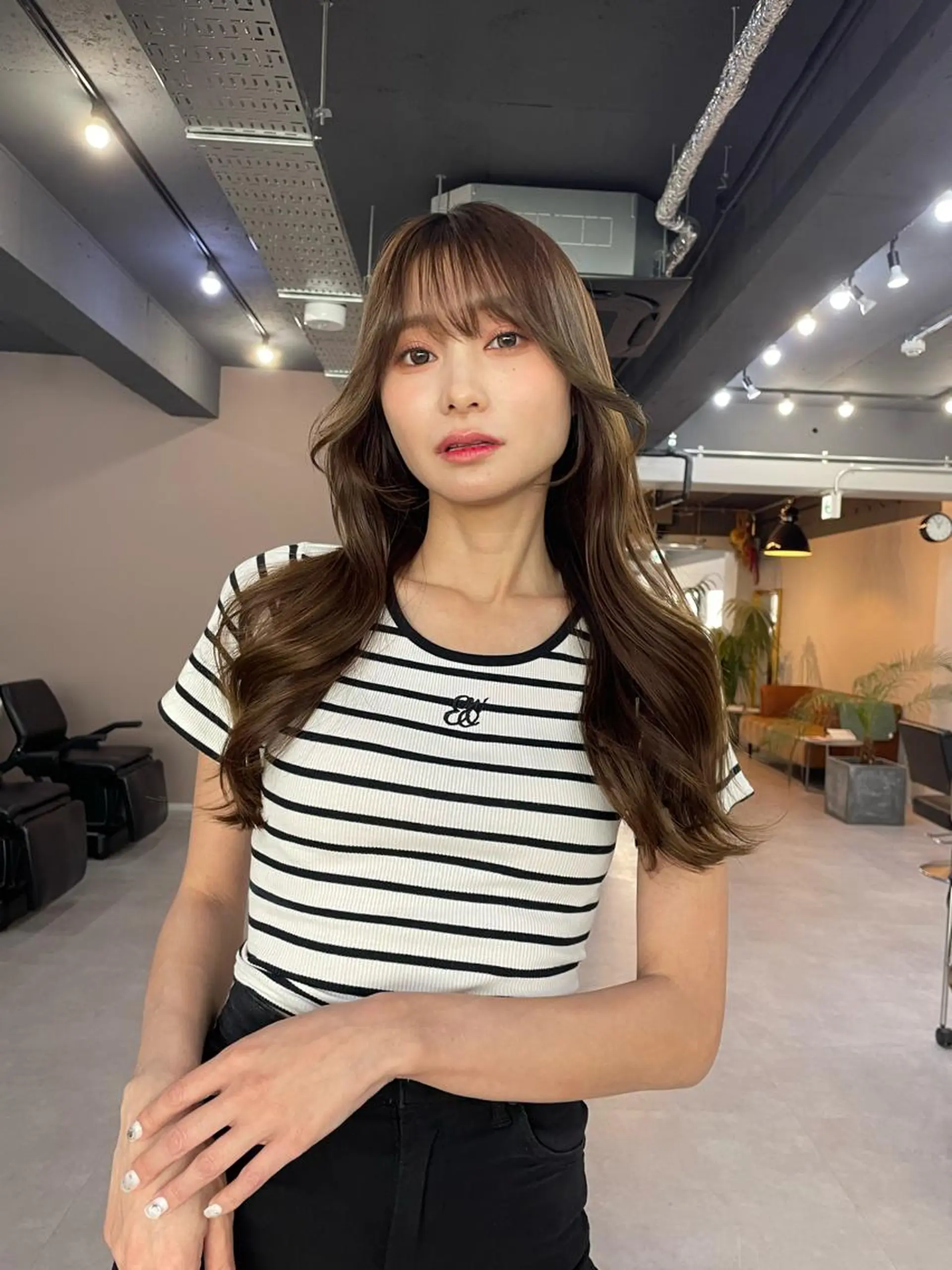 ミディアム カラー カット ヘアカラー トリートメント 西村あきや トレンド韓国ヘアのヘアスタイル