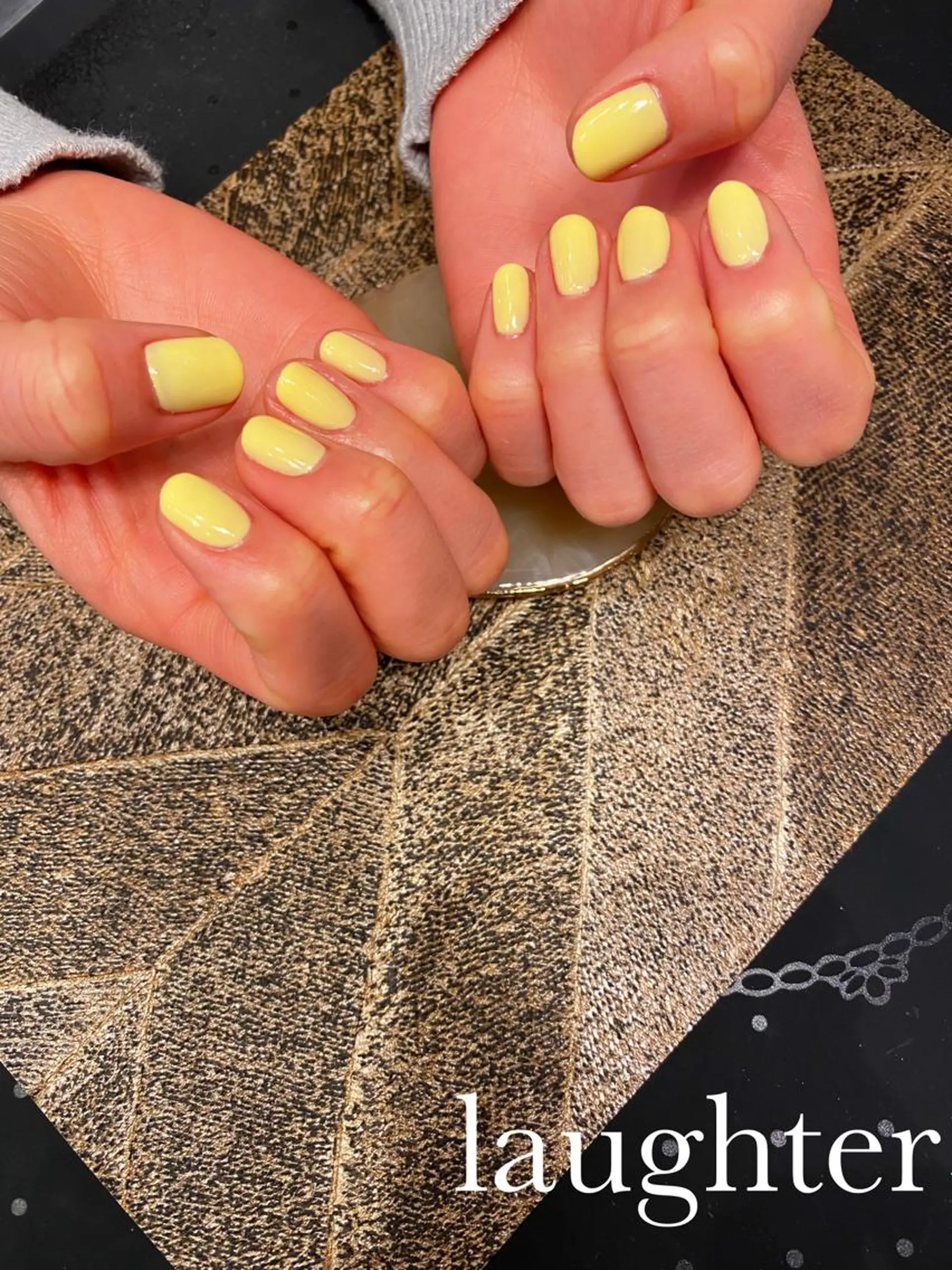 ネイル ワンカラーネイル 春ネイル 黄色 ハンドネイル laughter nailのネイルデザイン