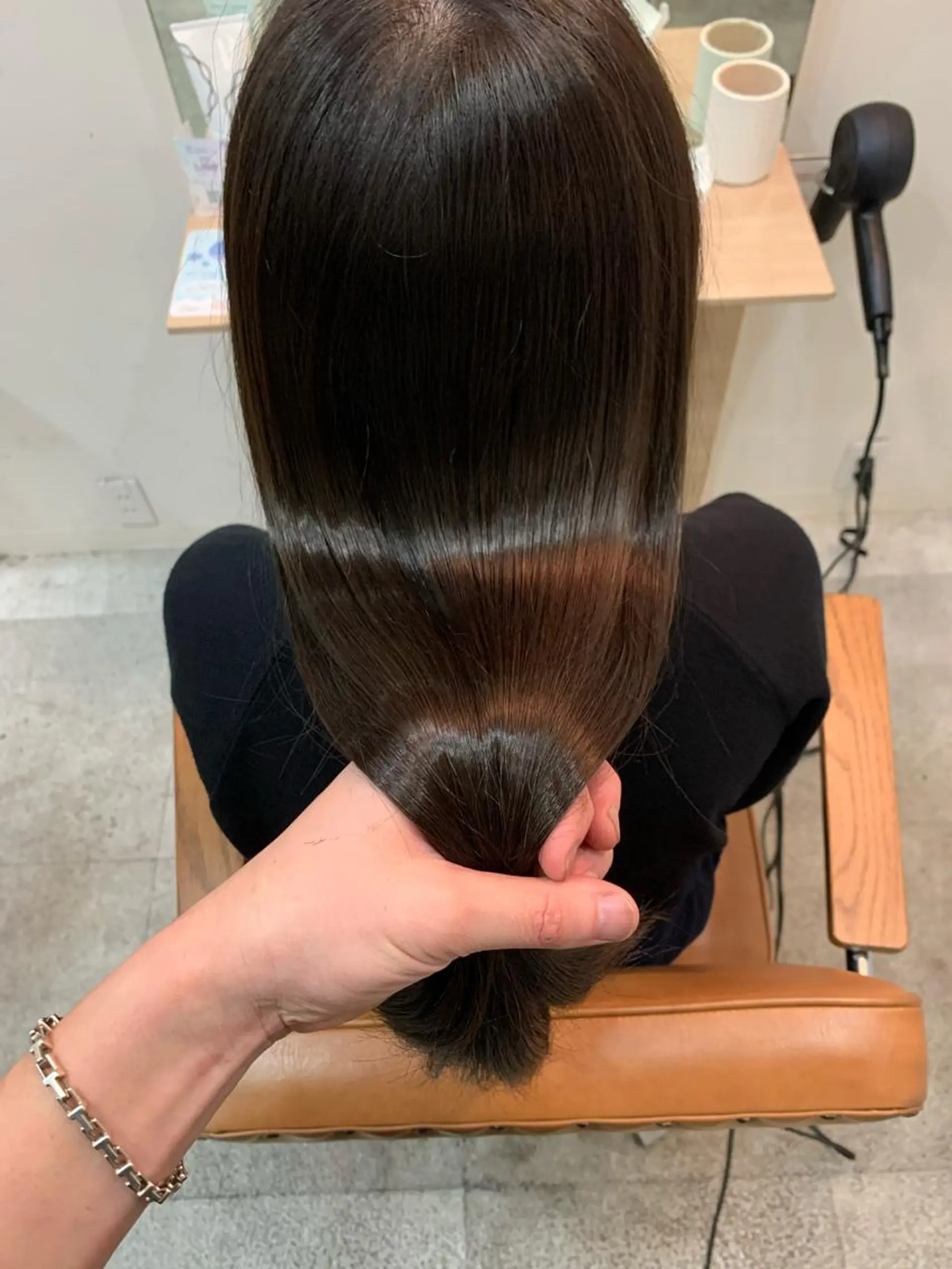 ロング カラー アッシュ ブリーチ ケアブリーチ 透明感カラー ダブルカラー モリシュンスケ /レイヤー/髪質改善のヘアスタイル