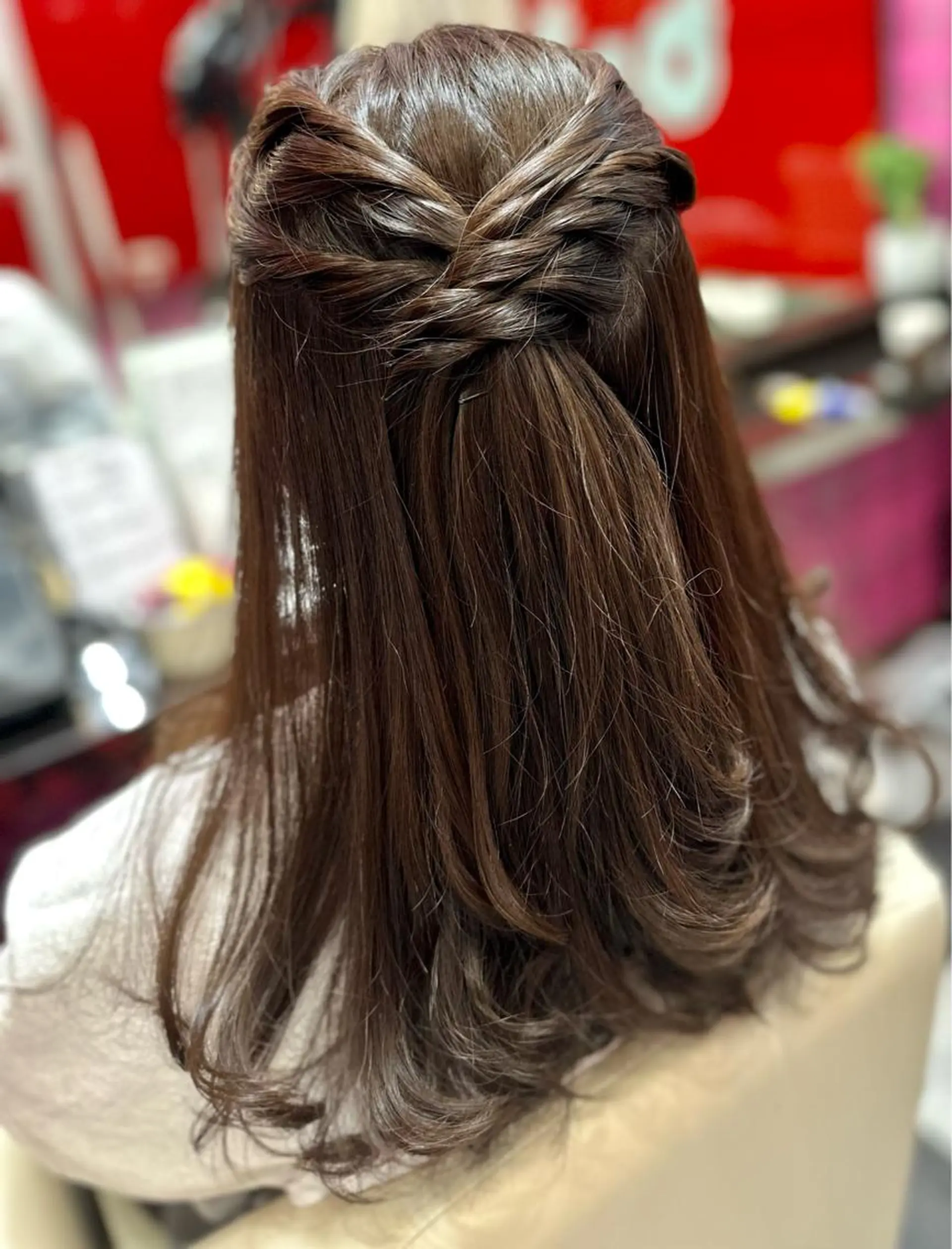 ロング 横山 千春のヘアスタイル