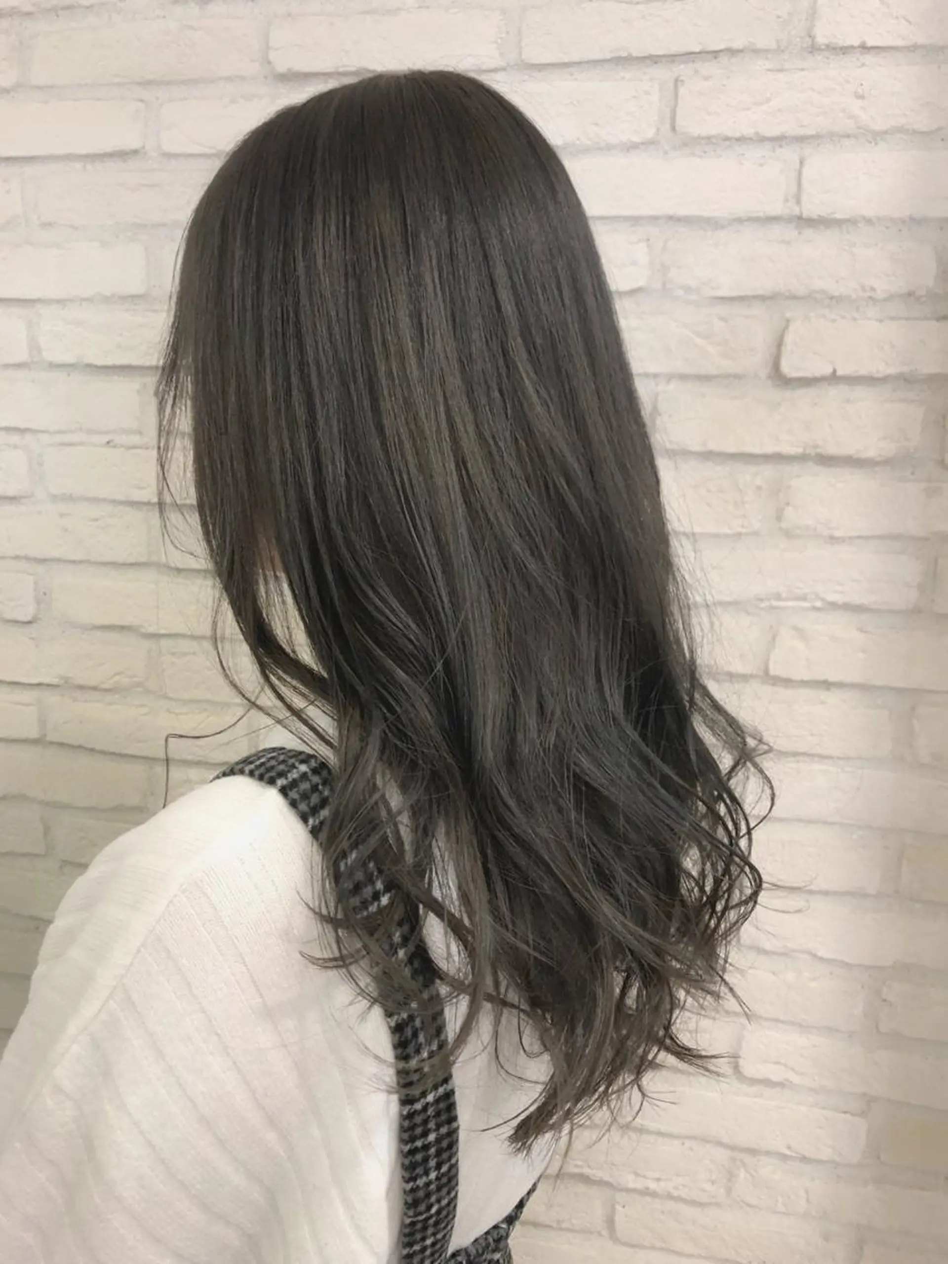 ロング カラー ブリーチ 透明感カラー グレージュ ハイライトカラー ハイライト oggi +KENJE所属・大平 美沙のヘアスタイル